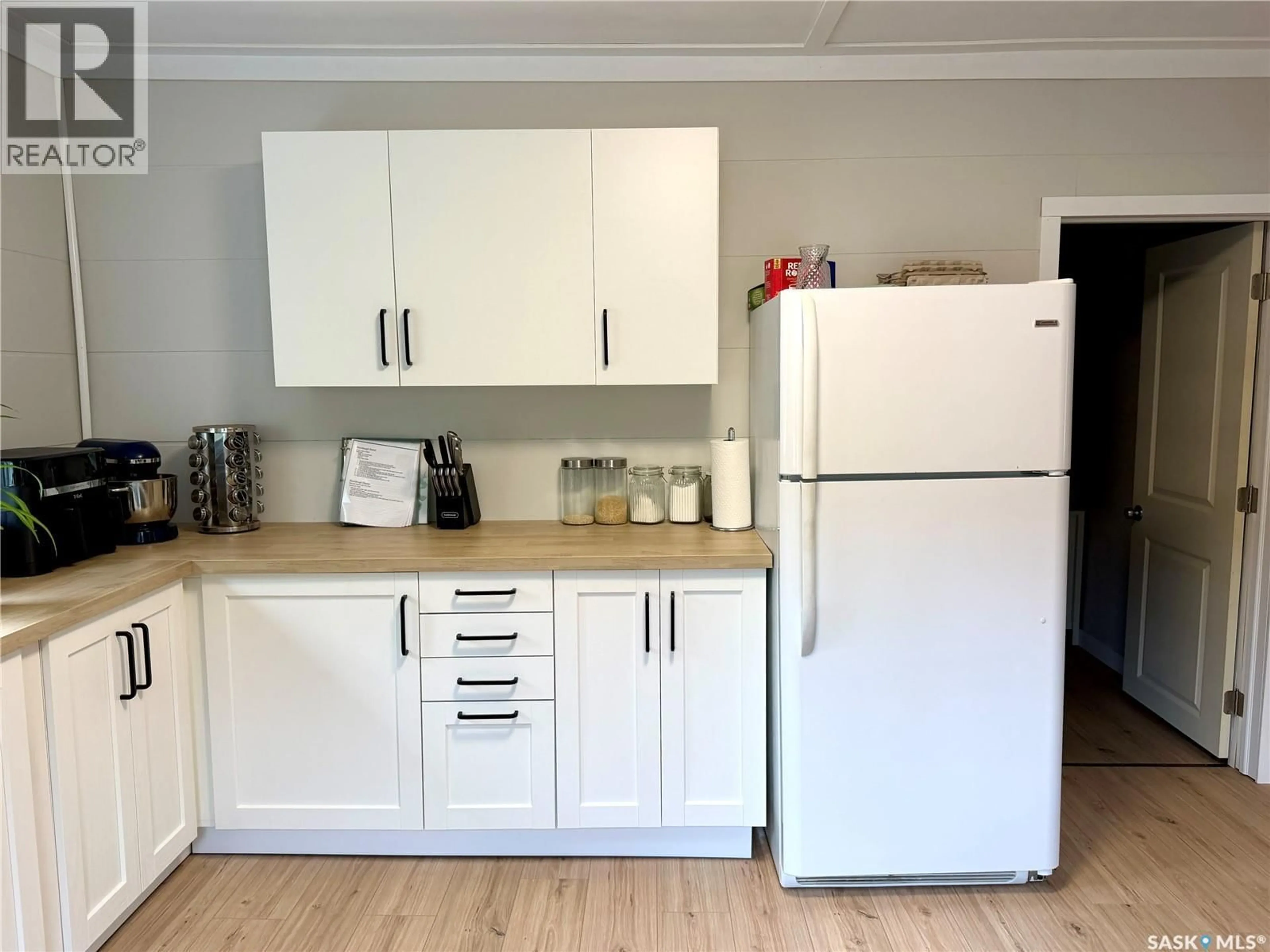 Standard kitchen, wood/laminate floor for 208 2ND STREET, Medstead Saskatchewan S0M1W0