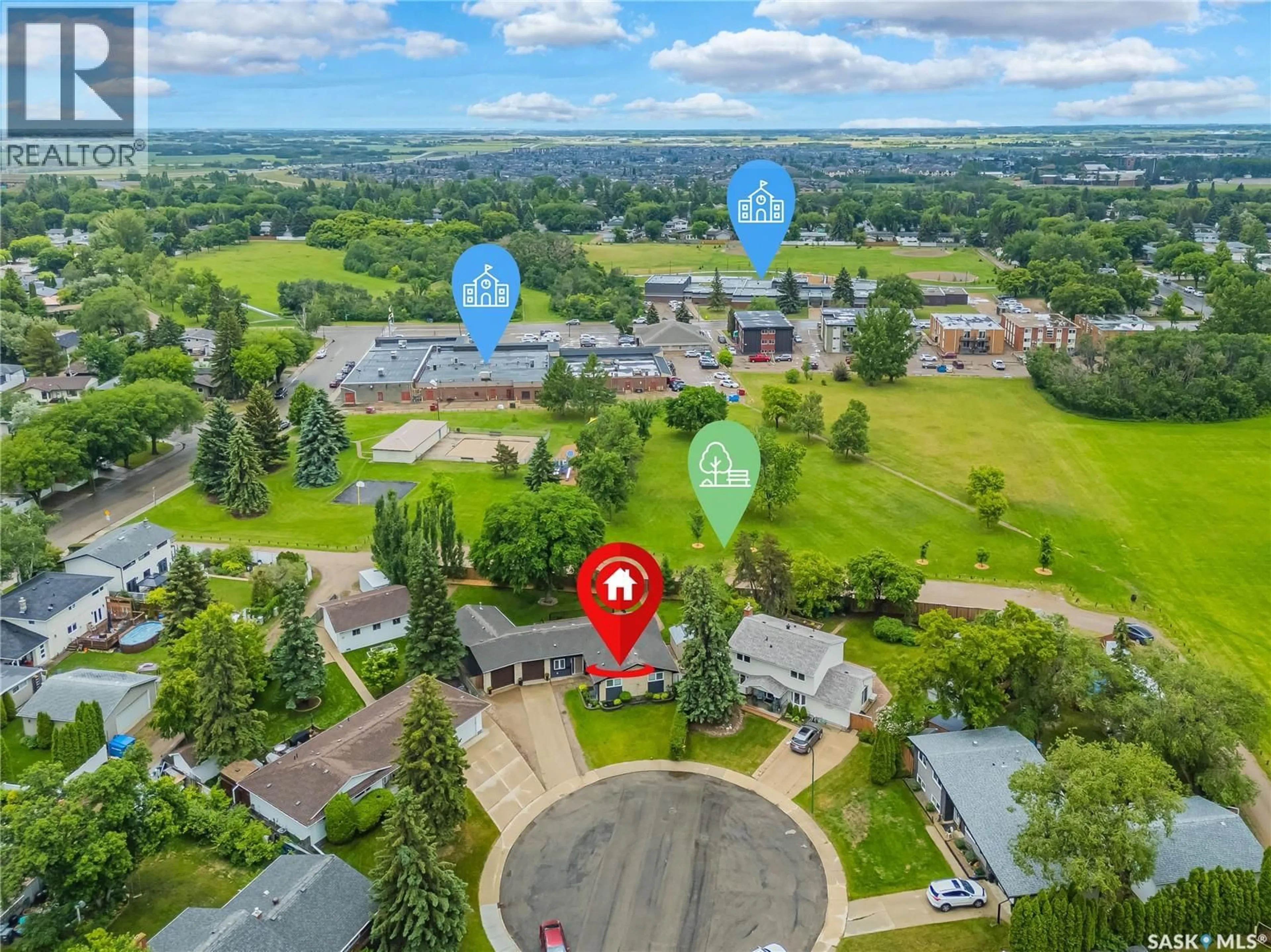A pic from outside/outdoor area/front of a property/back of a property/a pic from drone, unknown for 722 EAST DRIVE, Saskatoon Saskatchewan S7J2X7