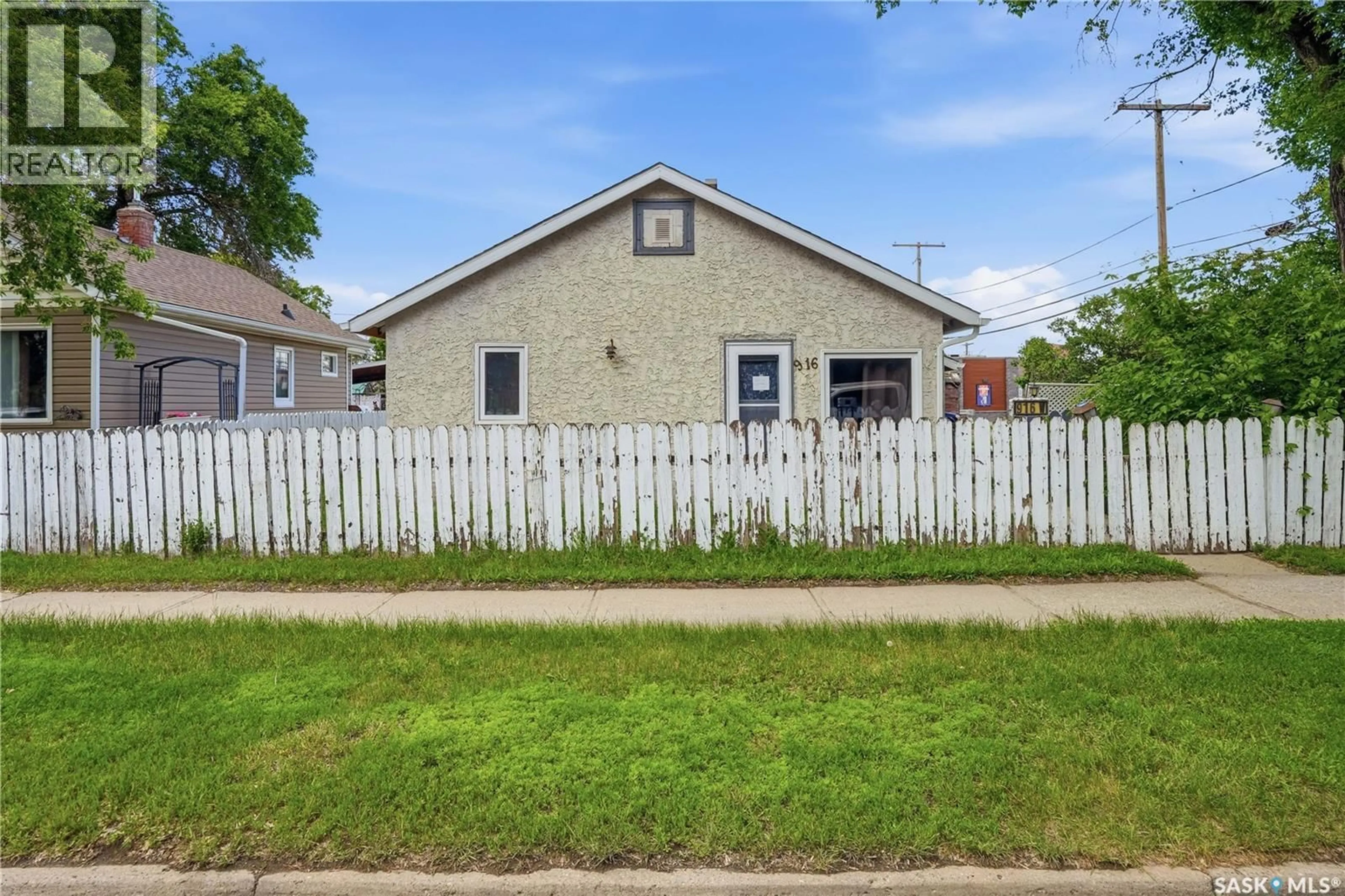 Unknown for 916 IROQUOIS STREET W, Moose Jaw Saskatchewan S6H5B6