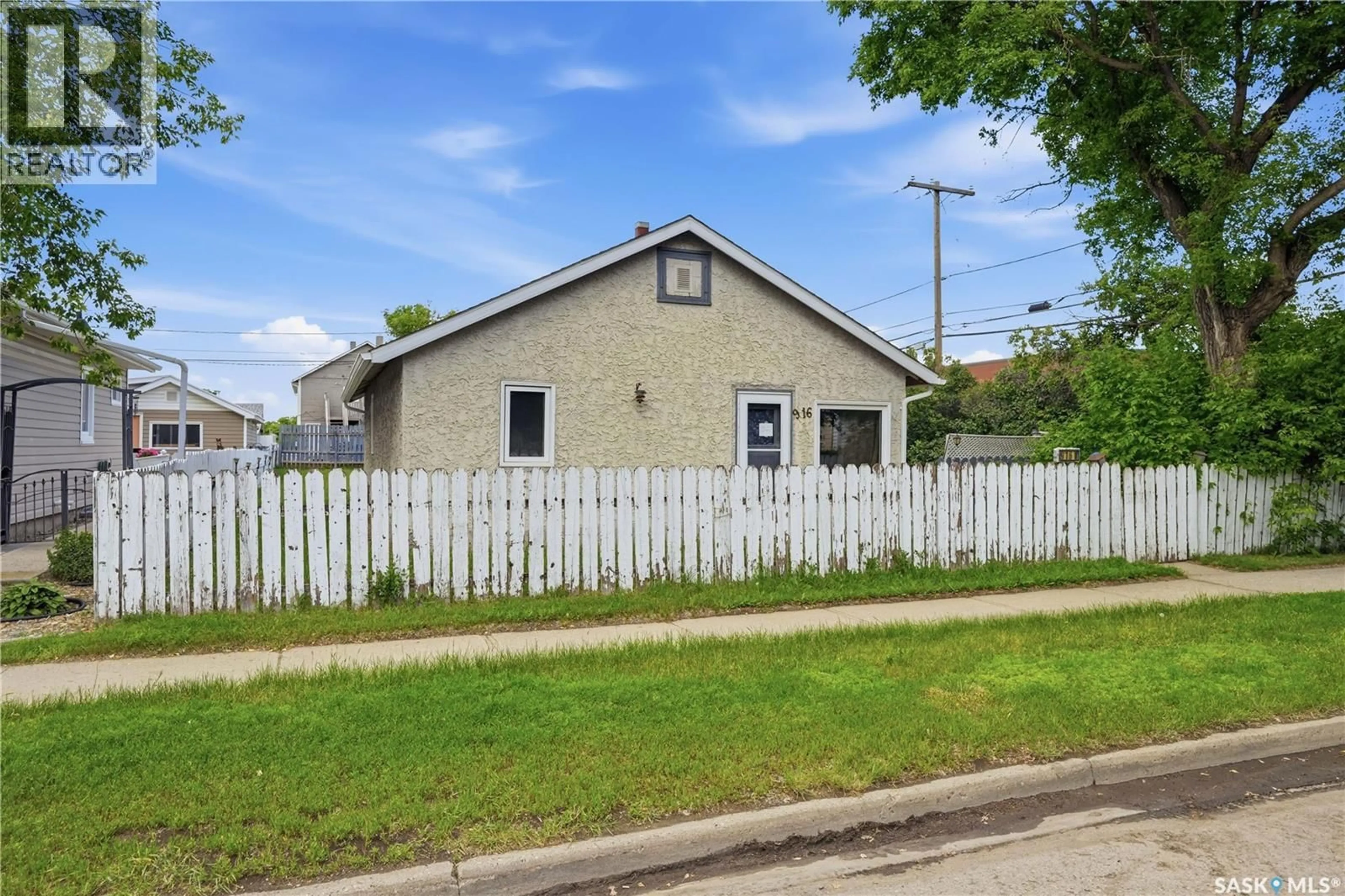 Unknown for 916 IROQUOIS STREET W, Moose Jaw Saskatchewan S6H5B6