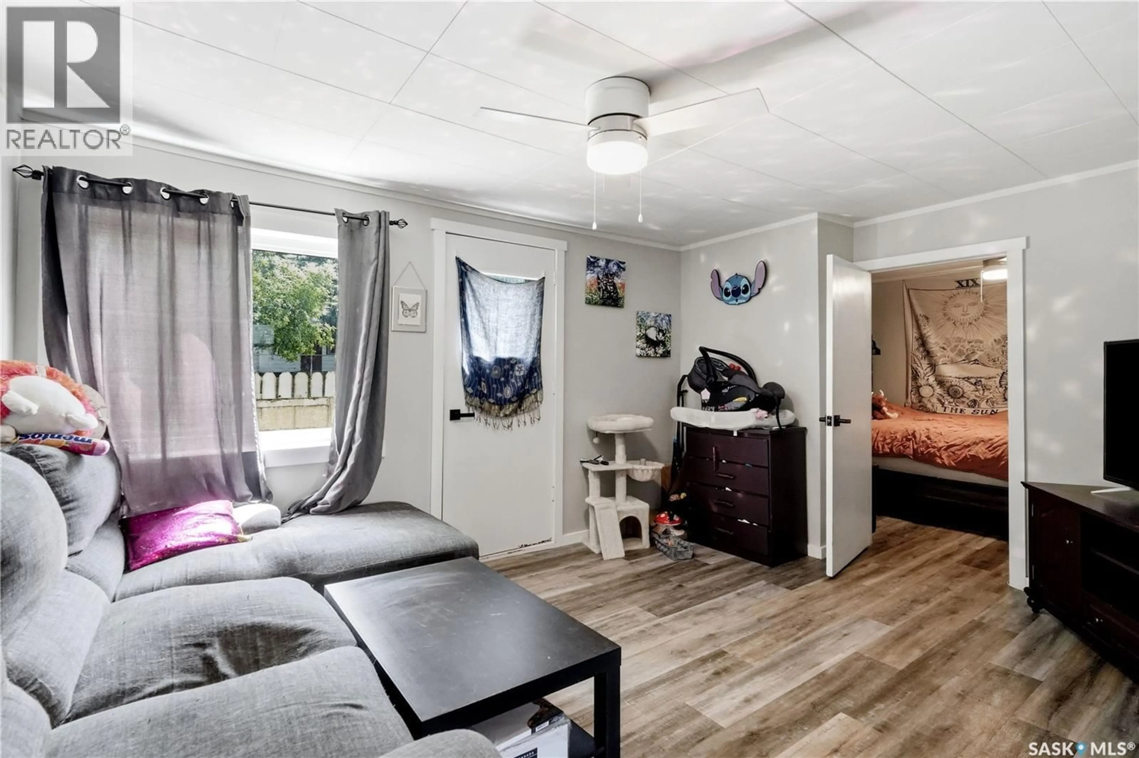 A pic of a room for 916 IROQUOIS STREET W, Moose Jaw Saskatchewan S6H5B6