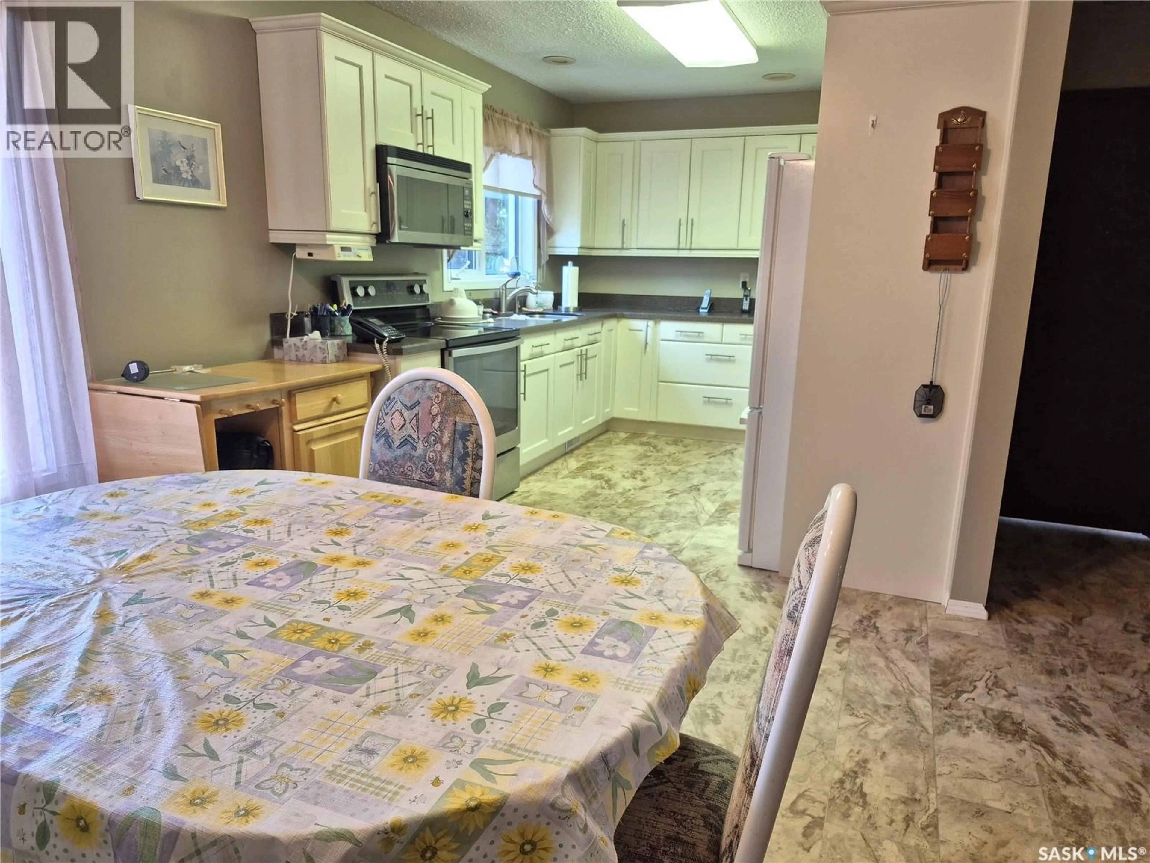 Standard kitchen, ceramic/tile floor for 566 DIEPPE DRIVE, Weyburn Saskatchewan S4H2Y2