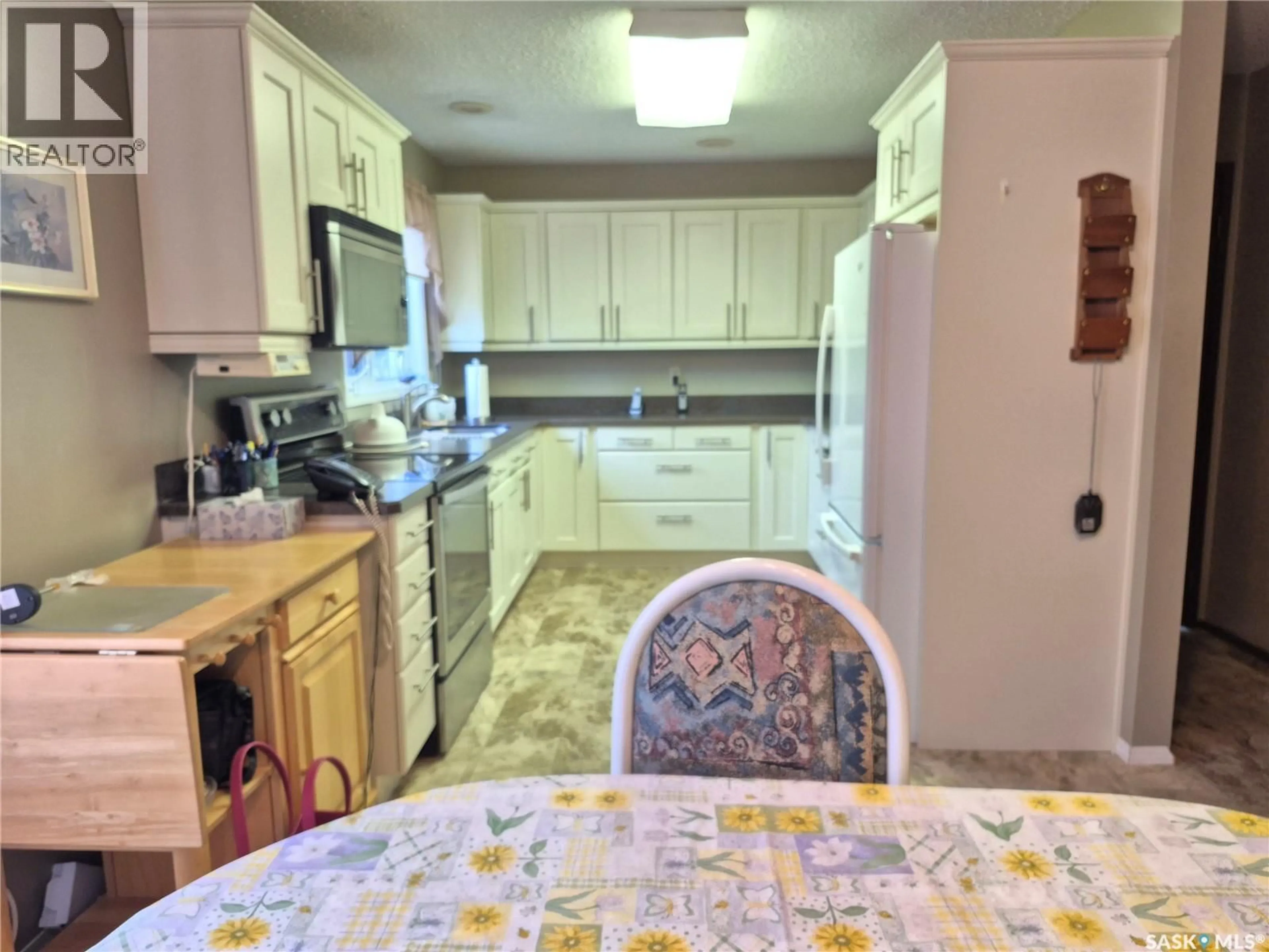 Standard kitchen, ceramic/tile floor for 566 DIEPPE DRIVE, Weyburn Saskatchewan S4H2Y2