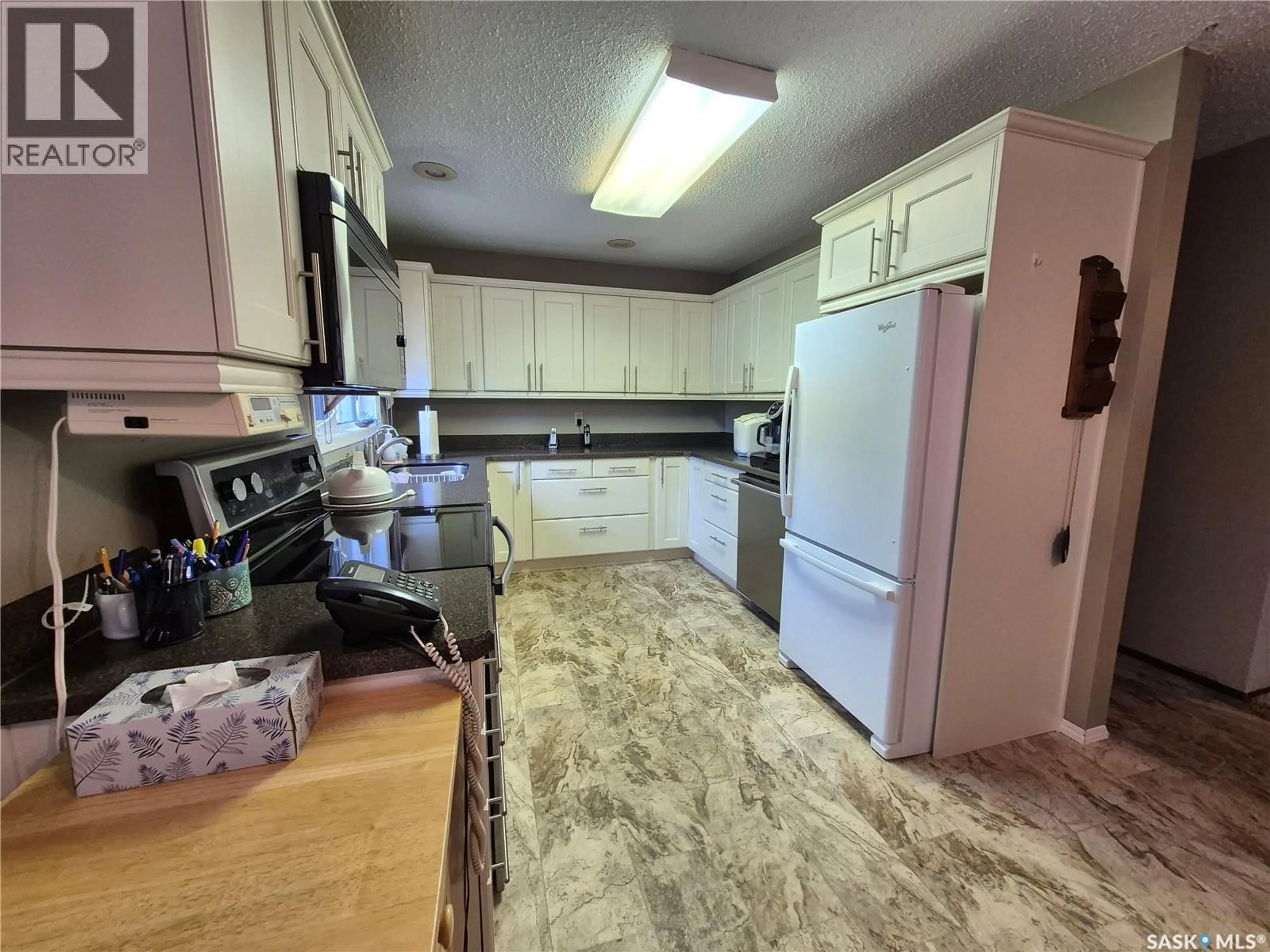 Standard kitchen, ceramic/tile floor for 566 DIEPPE DRIVE, Weyburn Saskatchewan S4H2Y2