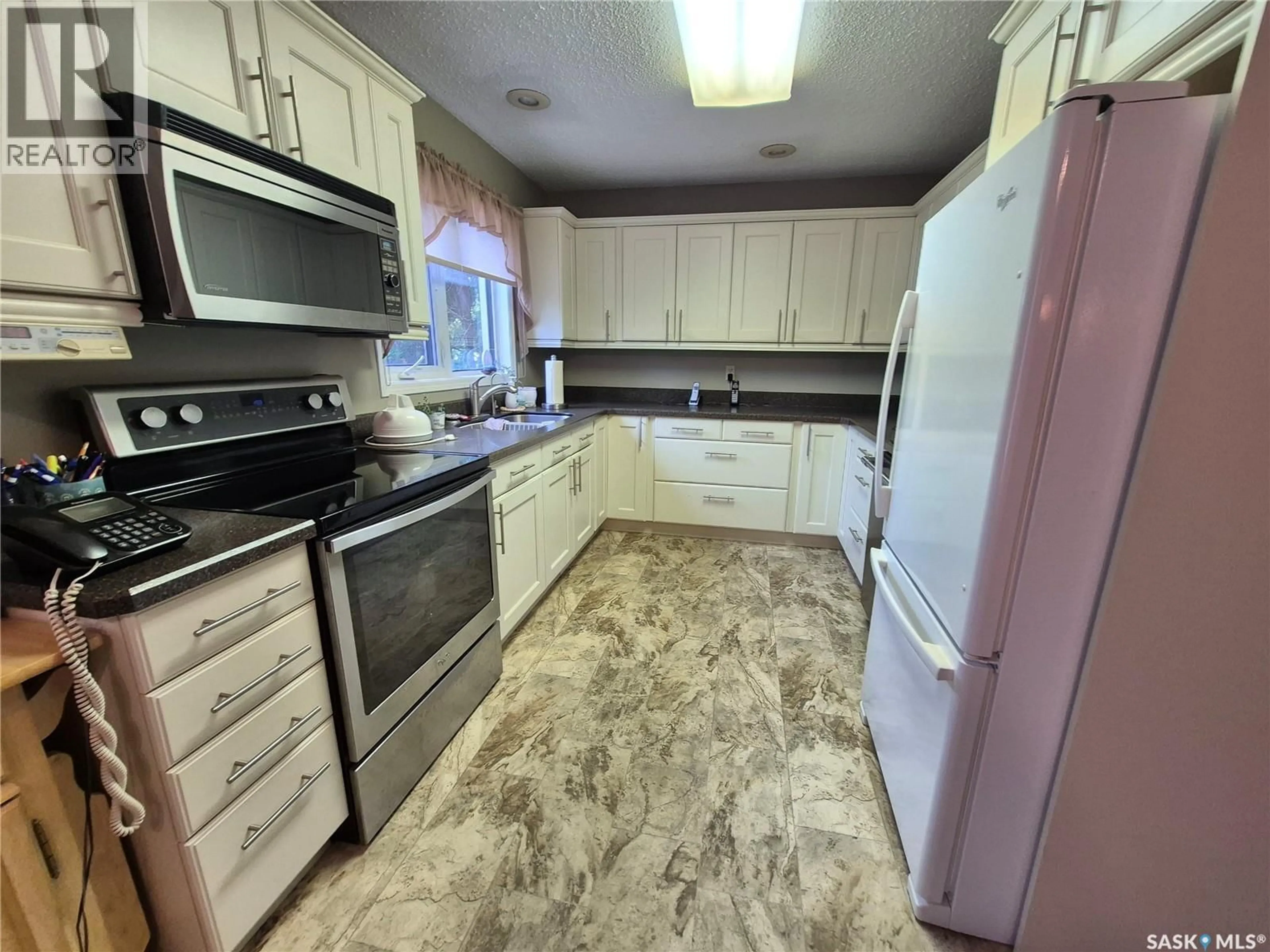 Standard kitchen, ceramic/tile floor for 566 DIEPPE DRIVE, Weyburn Saskatchewan S4H2Y2
