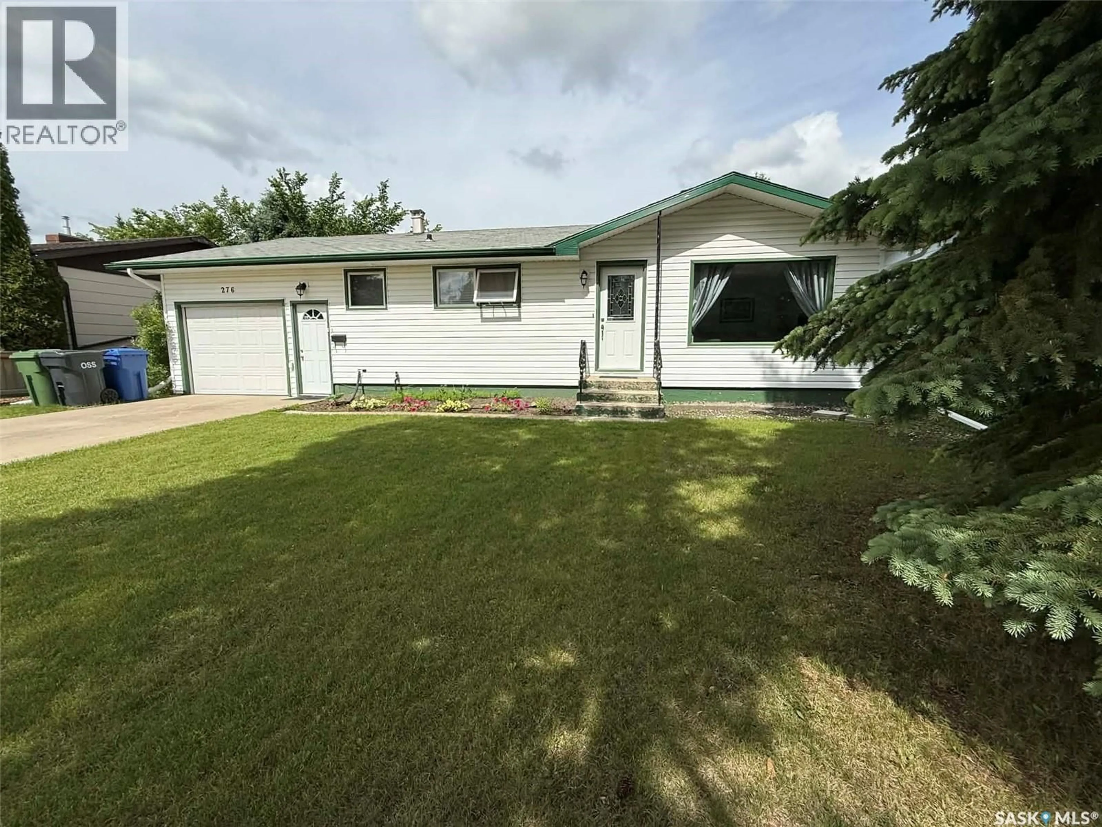 Home with vinyl exterior material, street for 276 CIRCLEBROOKE DRIVE, Yorkton Saskatchewan S3N2T1
