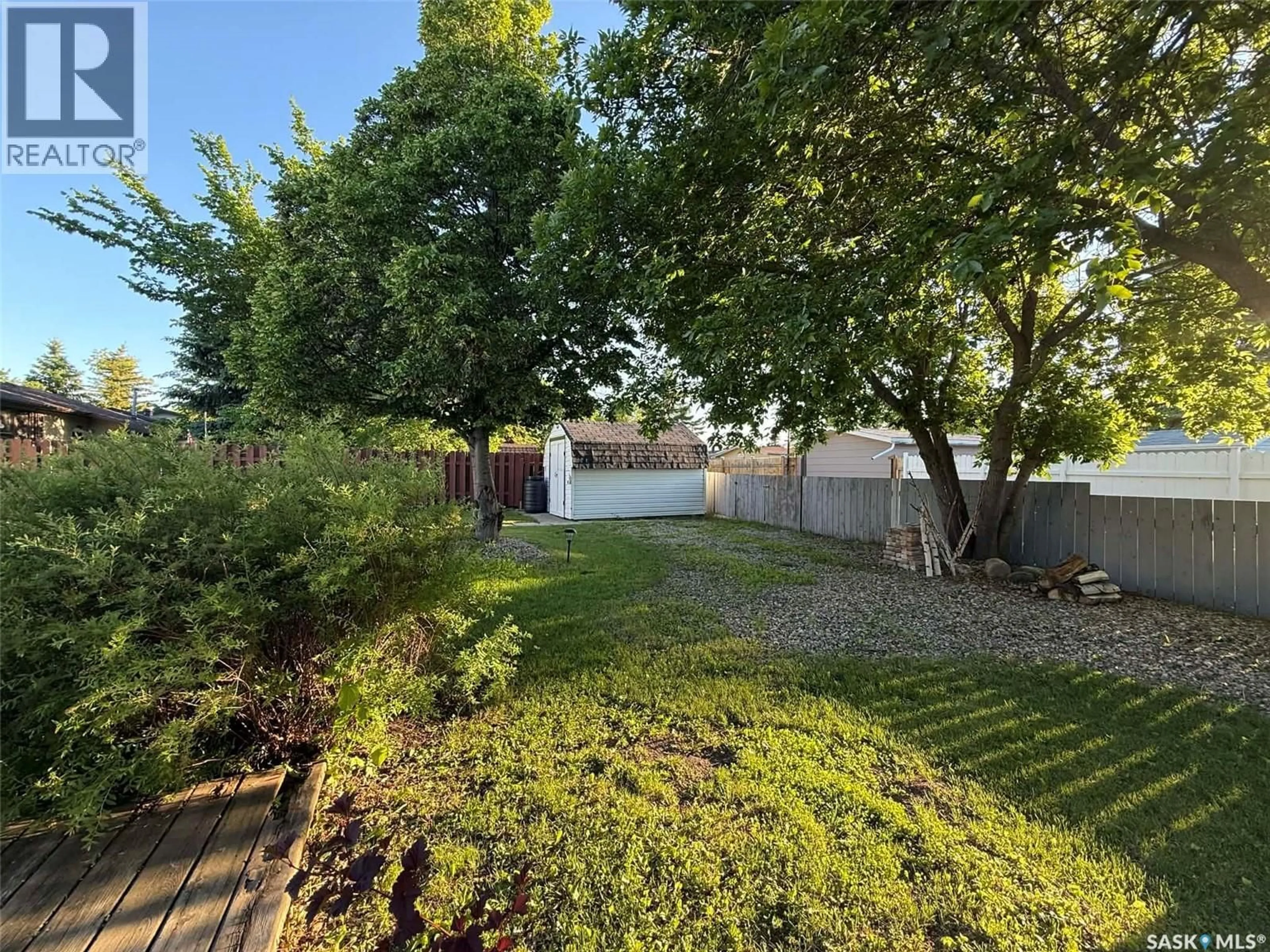 A pic from outside/outdoor area/front of a property/back of a property/a pic from drone, street for 276 CIRCLEBROOKE DRIVE, Yorkton Saskatchewan S3N2T1