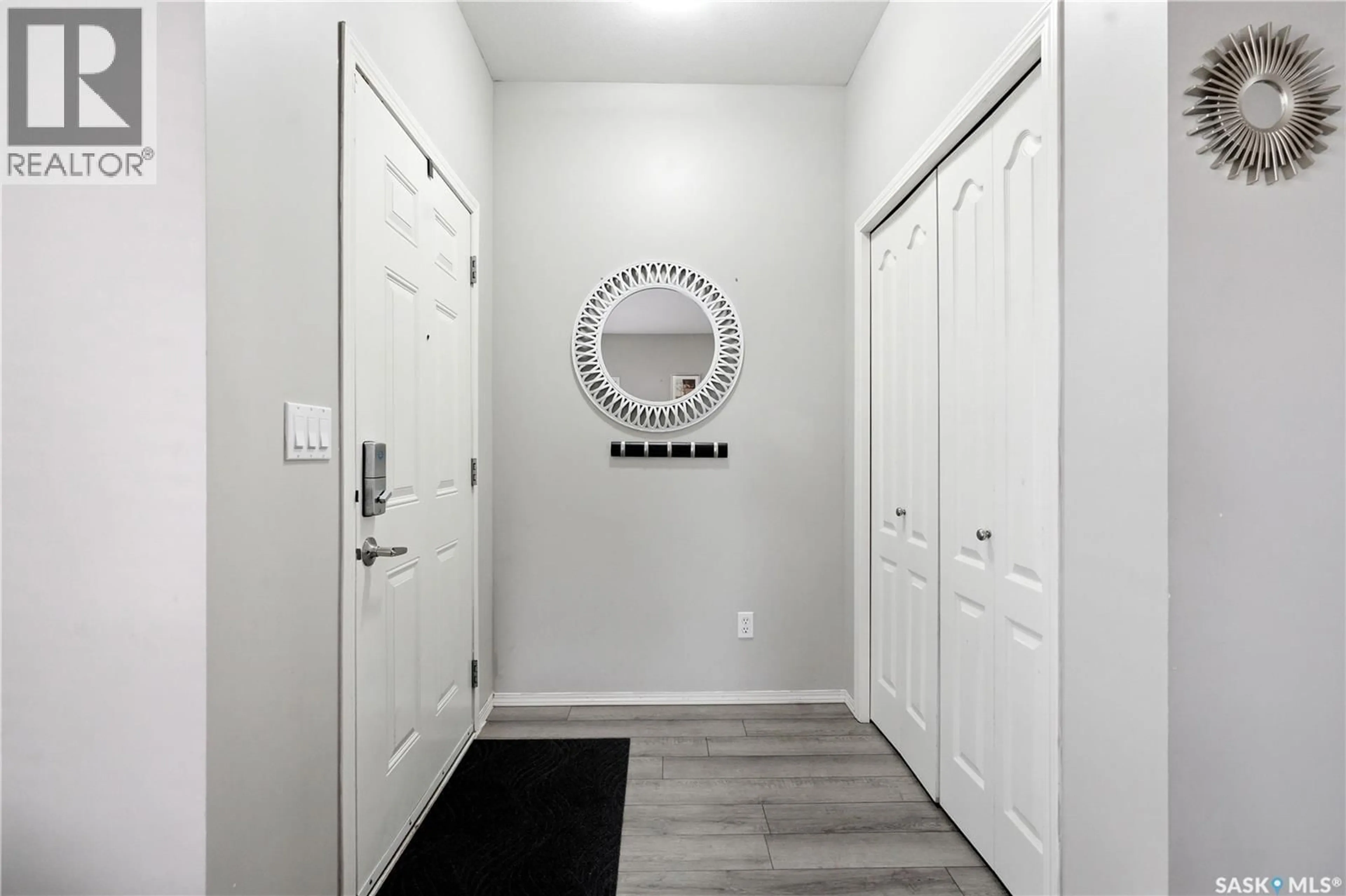 Indoor entryway for 531 GORDON ROAD, Saskatoon Saskatchewan S7T0A7
