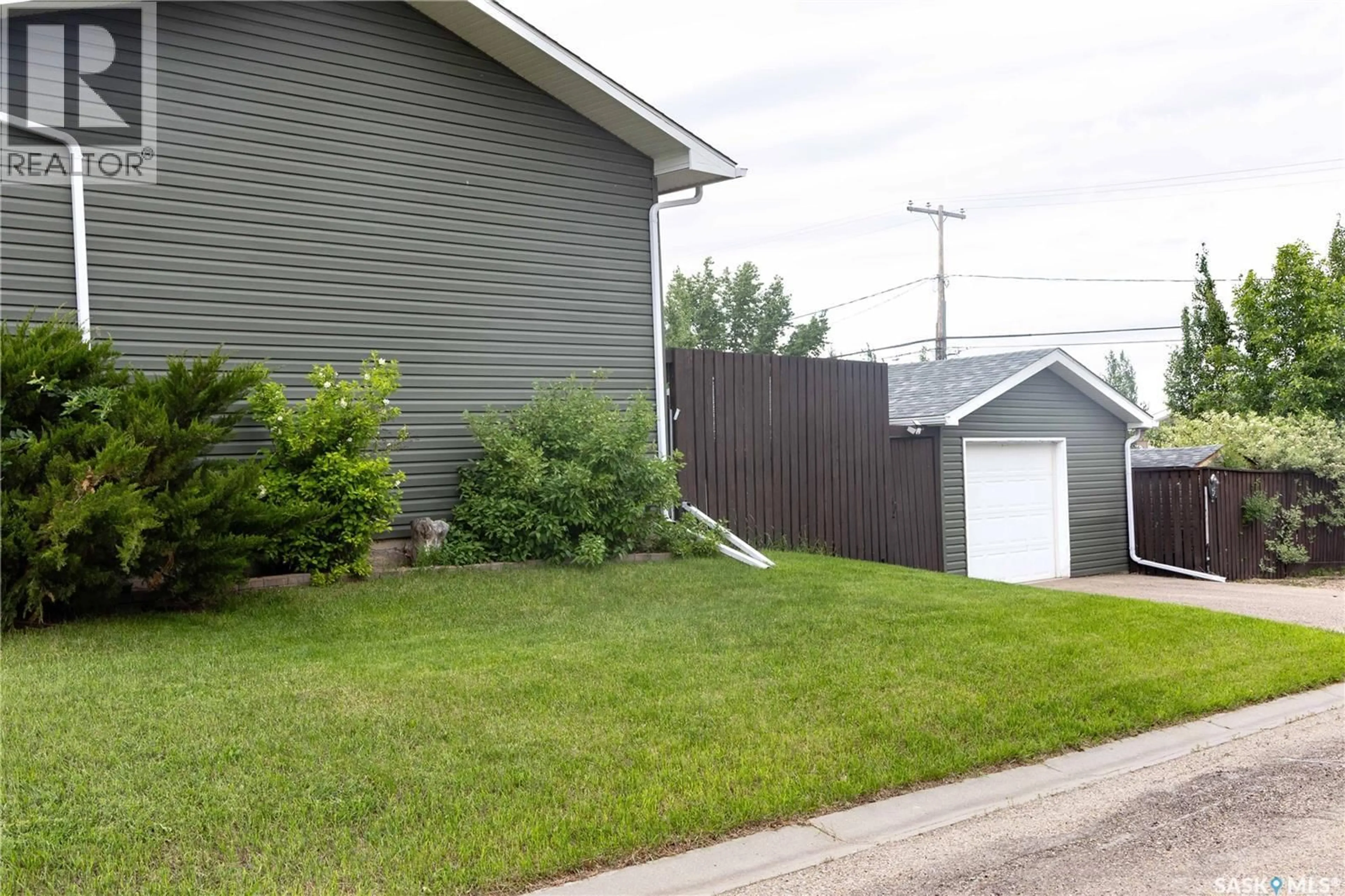 Shed for 600 5TH AVENUE, Assiniboia Saskatchewan S0H0B0