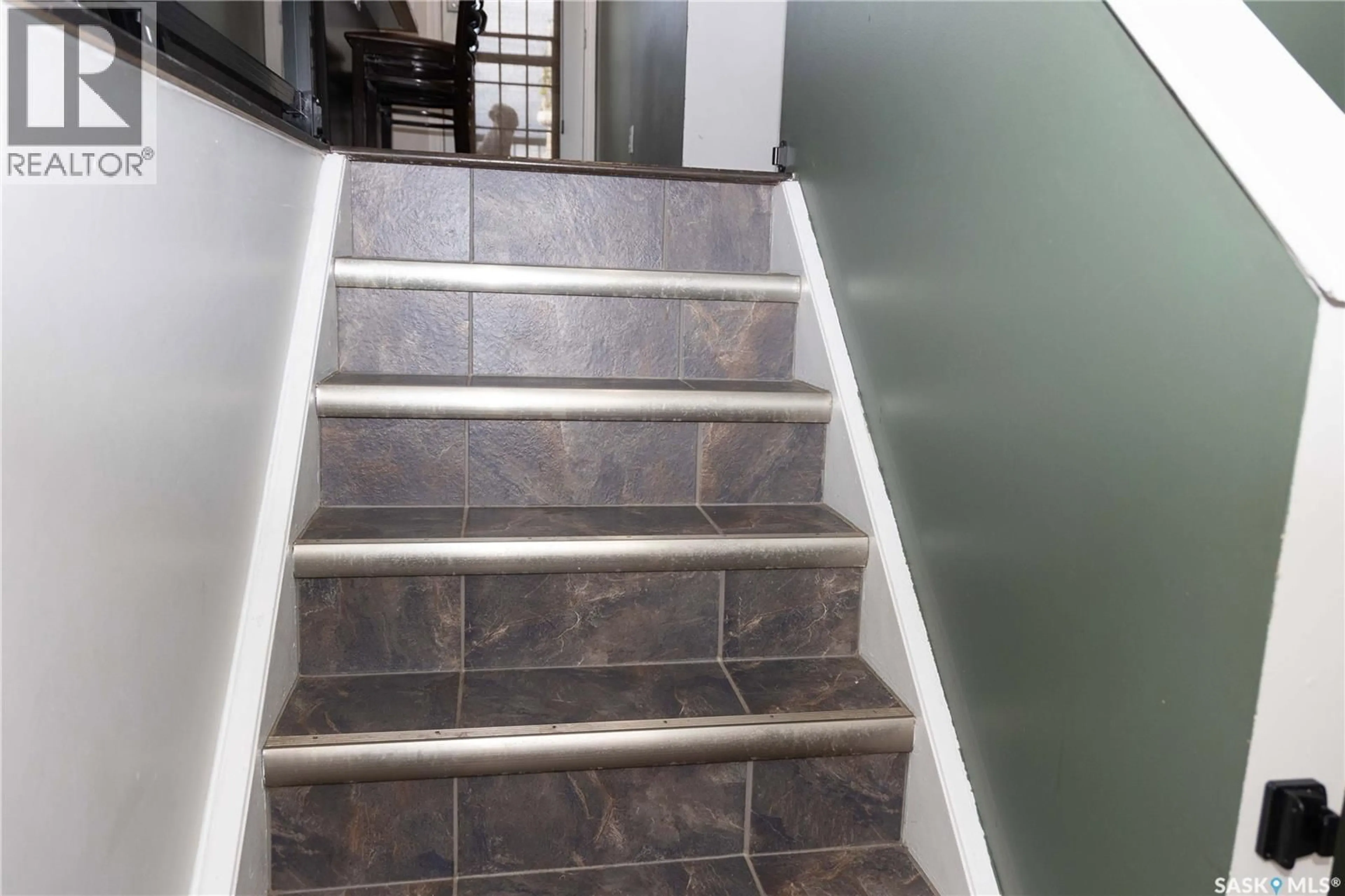 Stairs for 600 5TH AVENUE, Assiniboia Saskatchewan S0H0B0