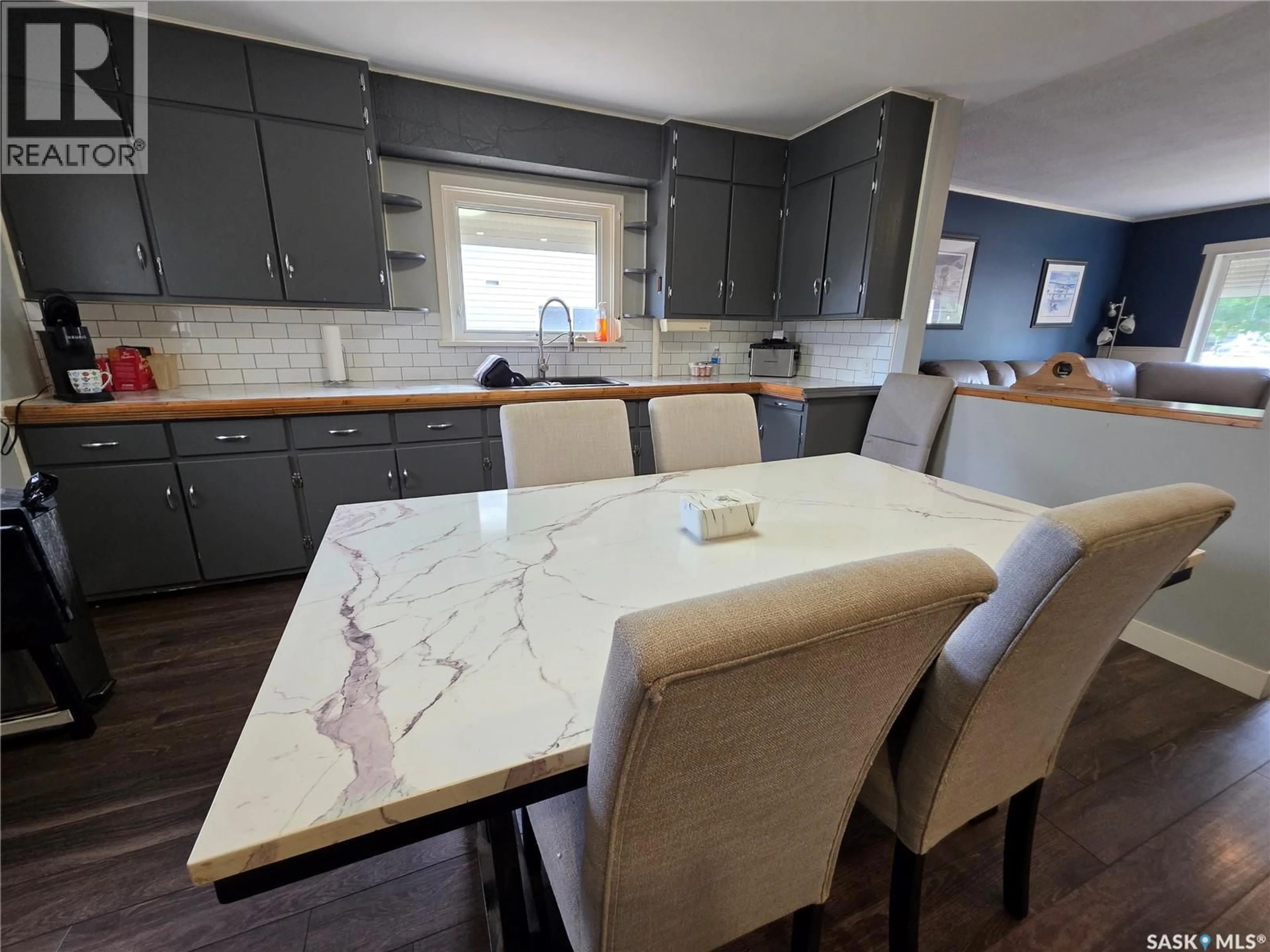 Open concept kitchen, ceramic/tile floor for 227 10TH AVENUE, Swift Current Saskatchewan S9H1B4