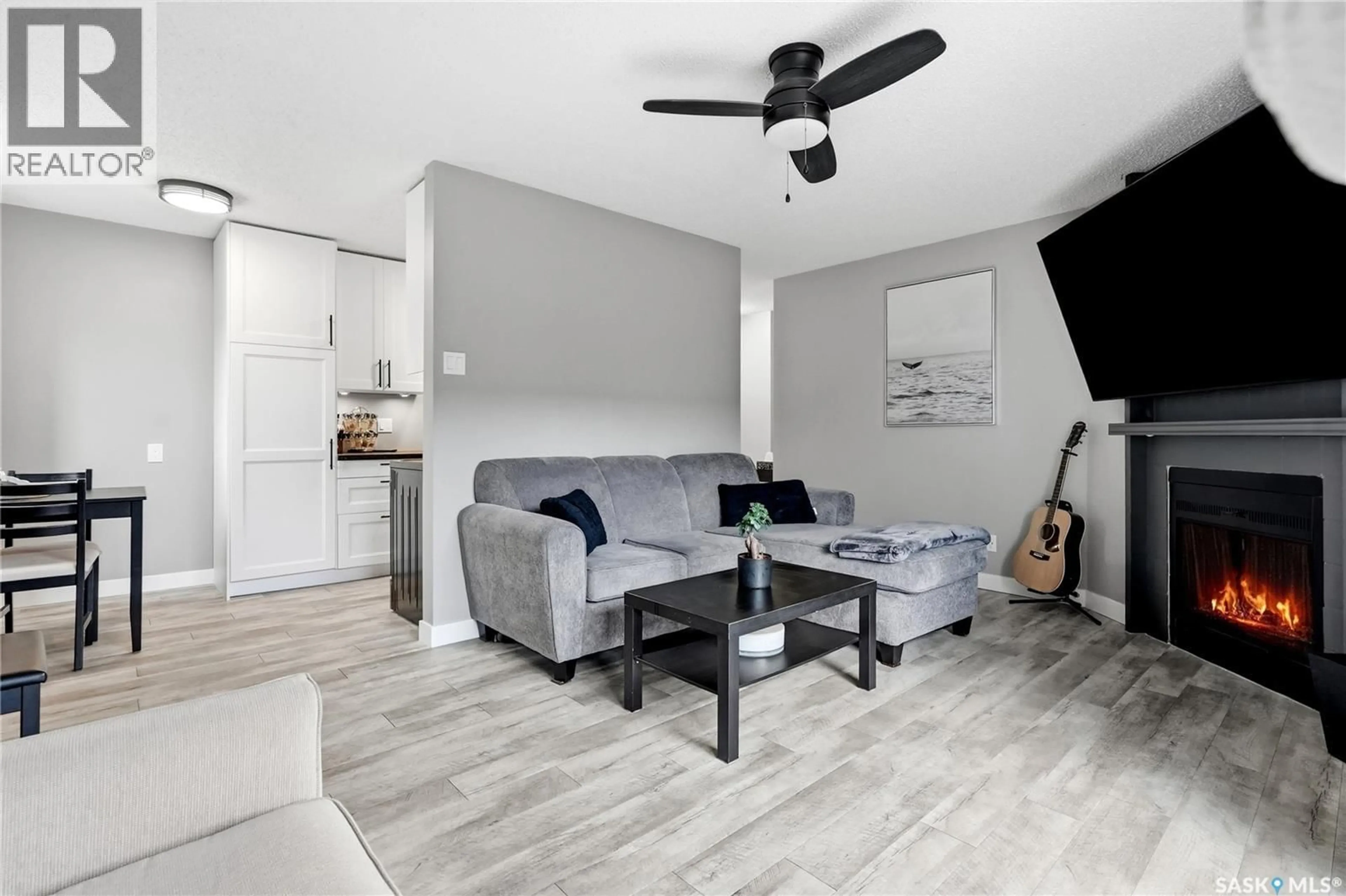 Living room with furniture, unknown for 833 - 307 WOLLASTON CRESCENT, Saskatoon Saskatchewan S7J4G1