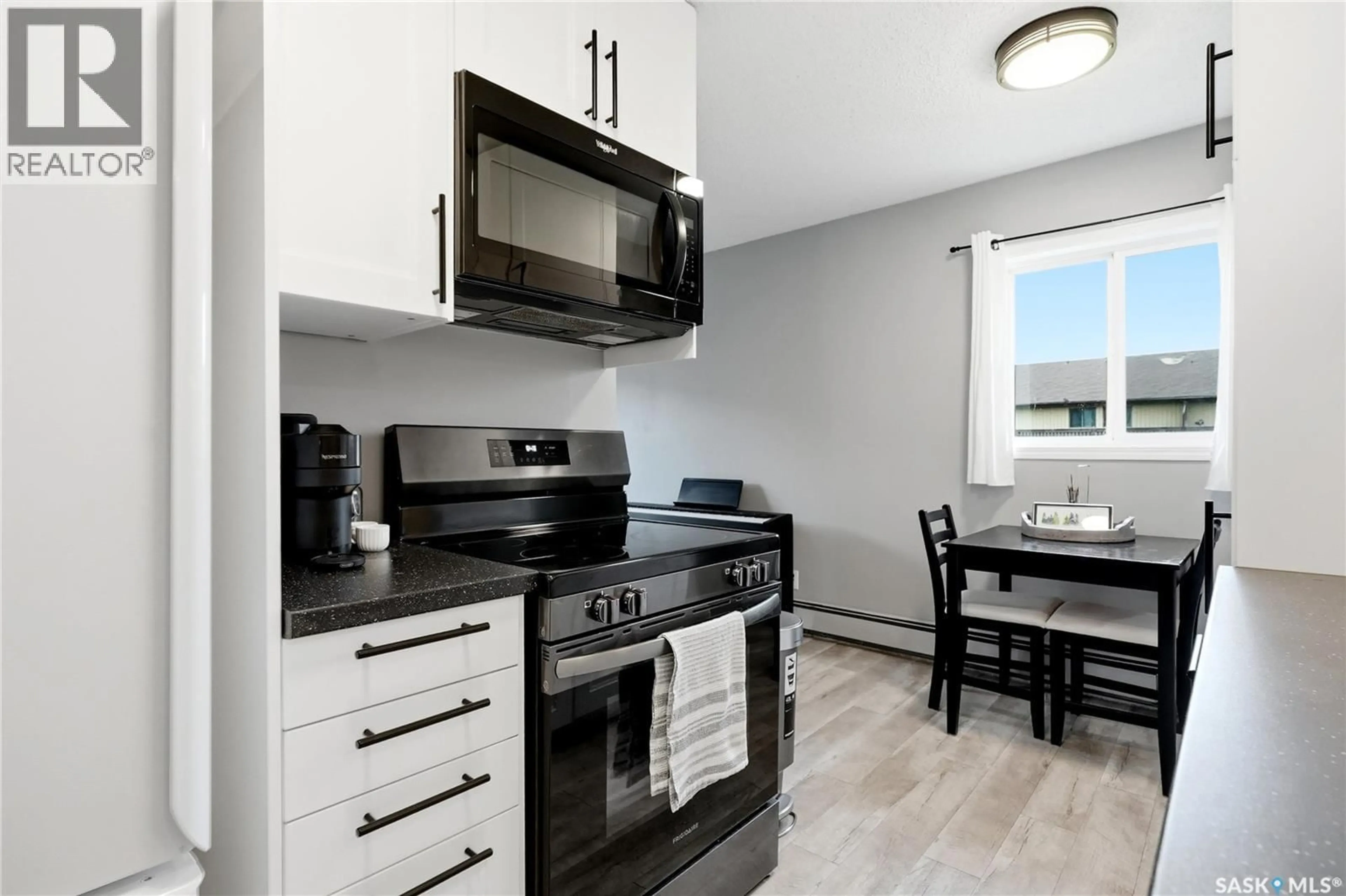 Standard kitchen, unknown for 833 - 307 WOLLASTON CRESCENT, Saskatoon Saskatchewan S7J4G1