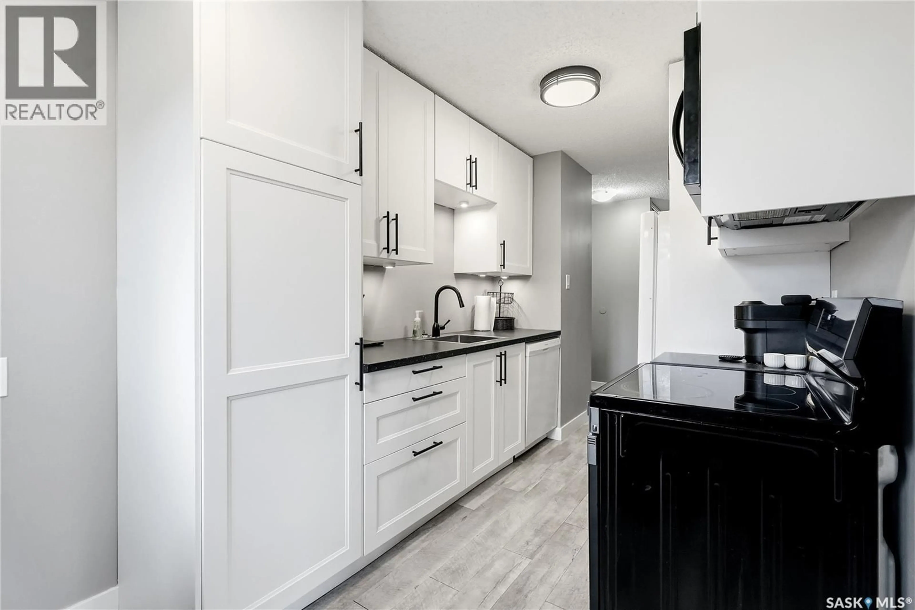 Standard kitchen, unknown for 833 - 307 WOLLASTON CRESCENT, Saskatoon Saskatchewan S7J4G1
