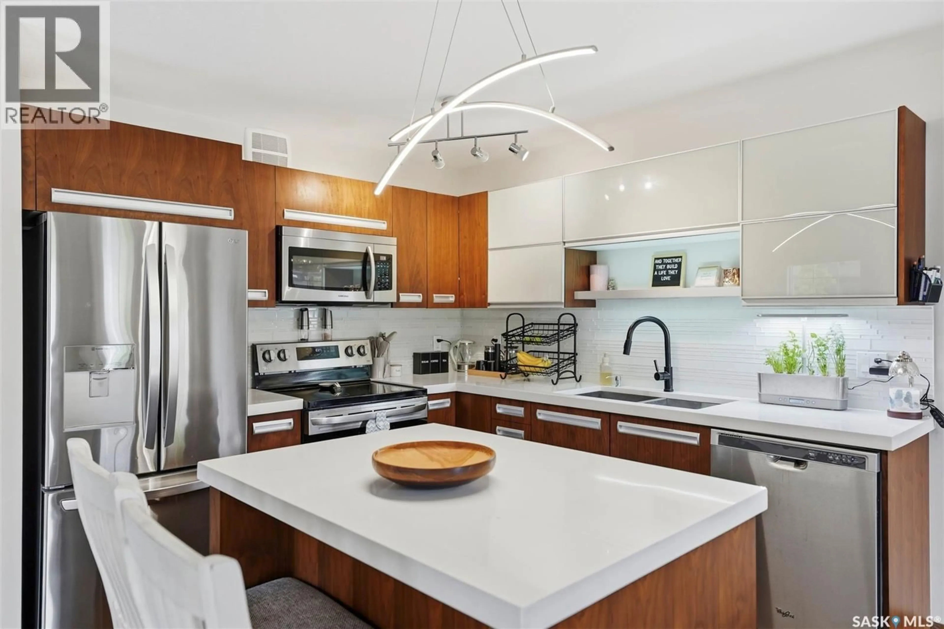 Contemporary kitchen, ceramic/tile floor for 2012 - 604 POHORECKY CRESCENT, Saskatoon Saskatchewan S7W0V4