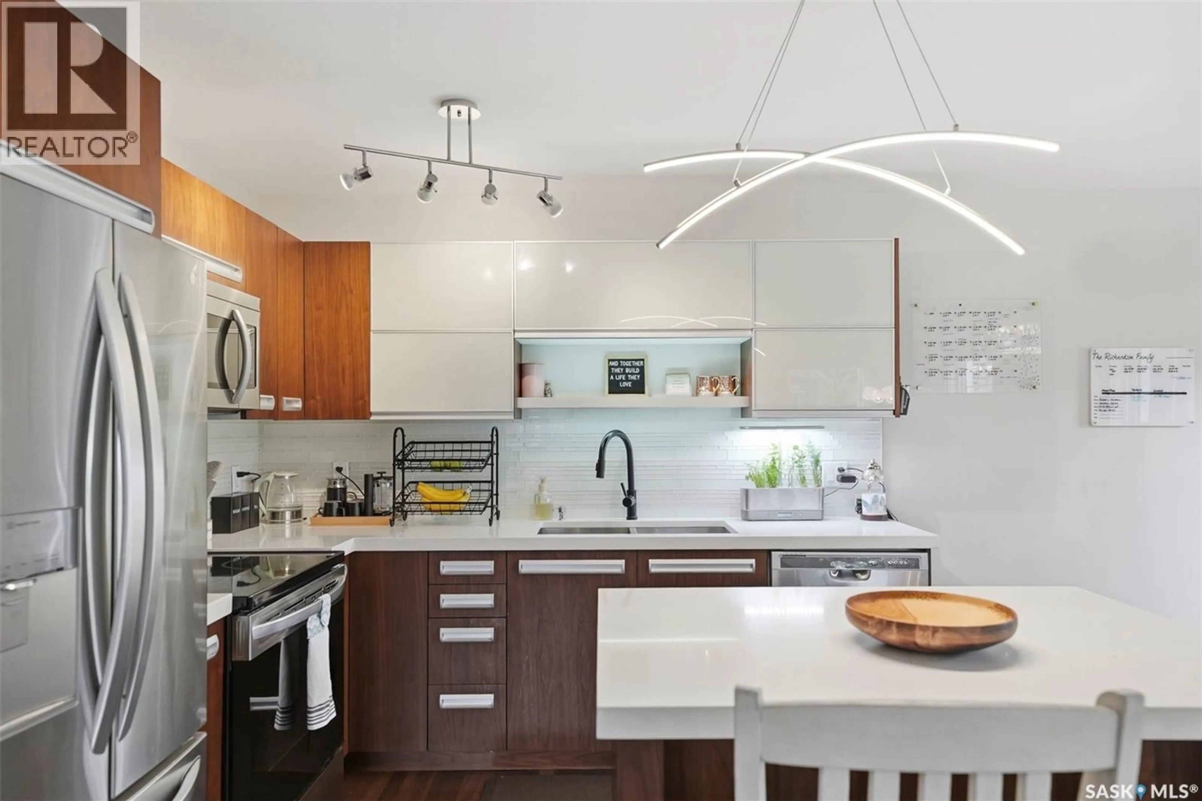 Contemporary kitchen, unknown for 2012 - 604 POHORECKY CRESCENT, Saskatoon Saskatchewan S7W0V4