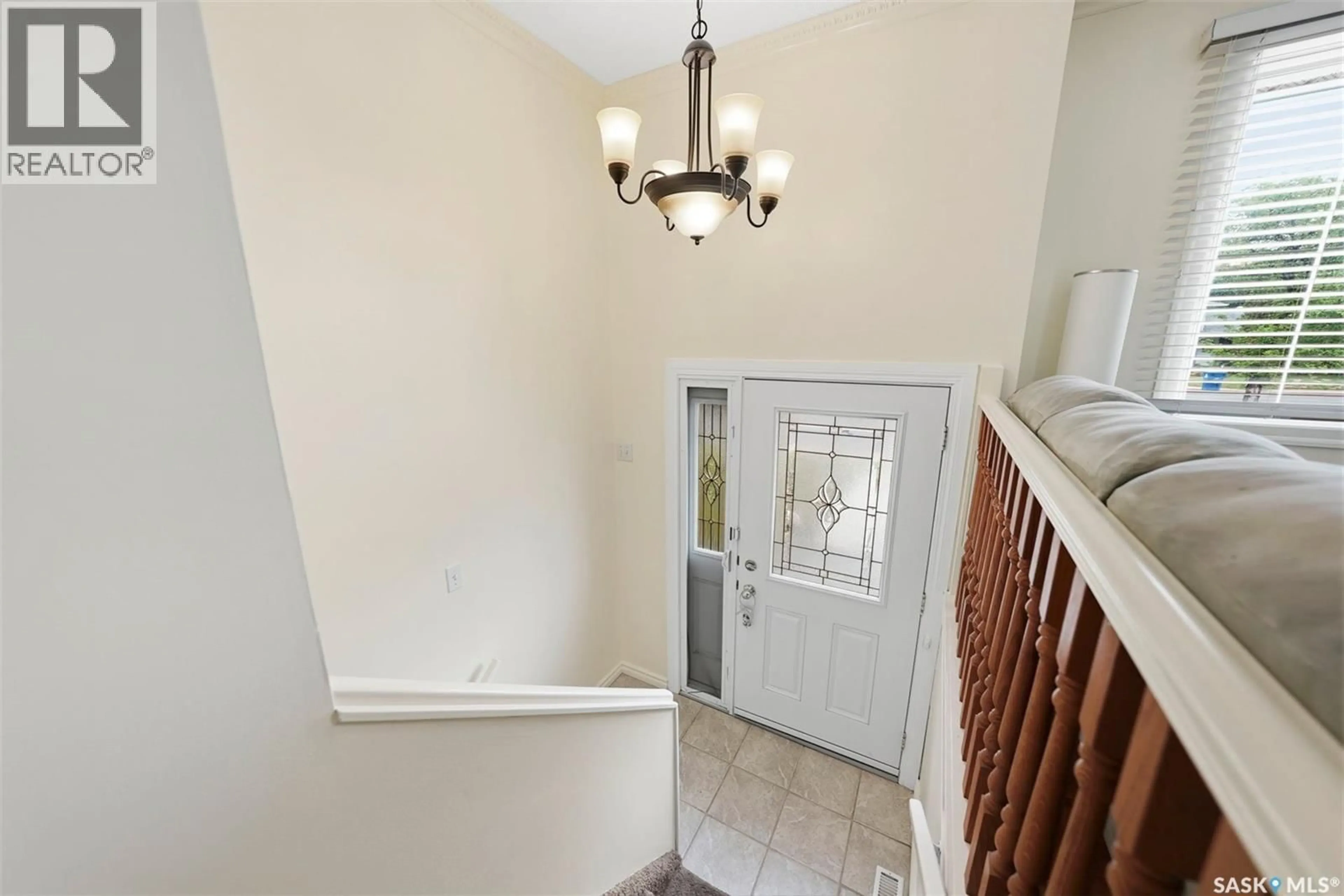 Indoor entryway for 526 MCKERCHER DRIVE, Saskatoon Saskatchewan S7H3W6