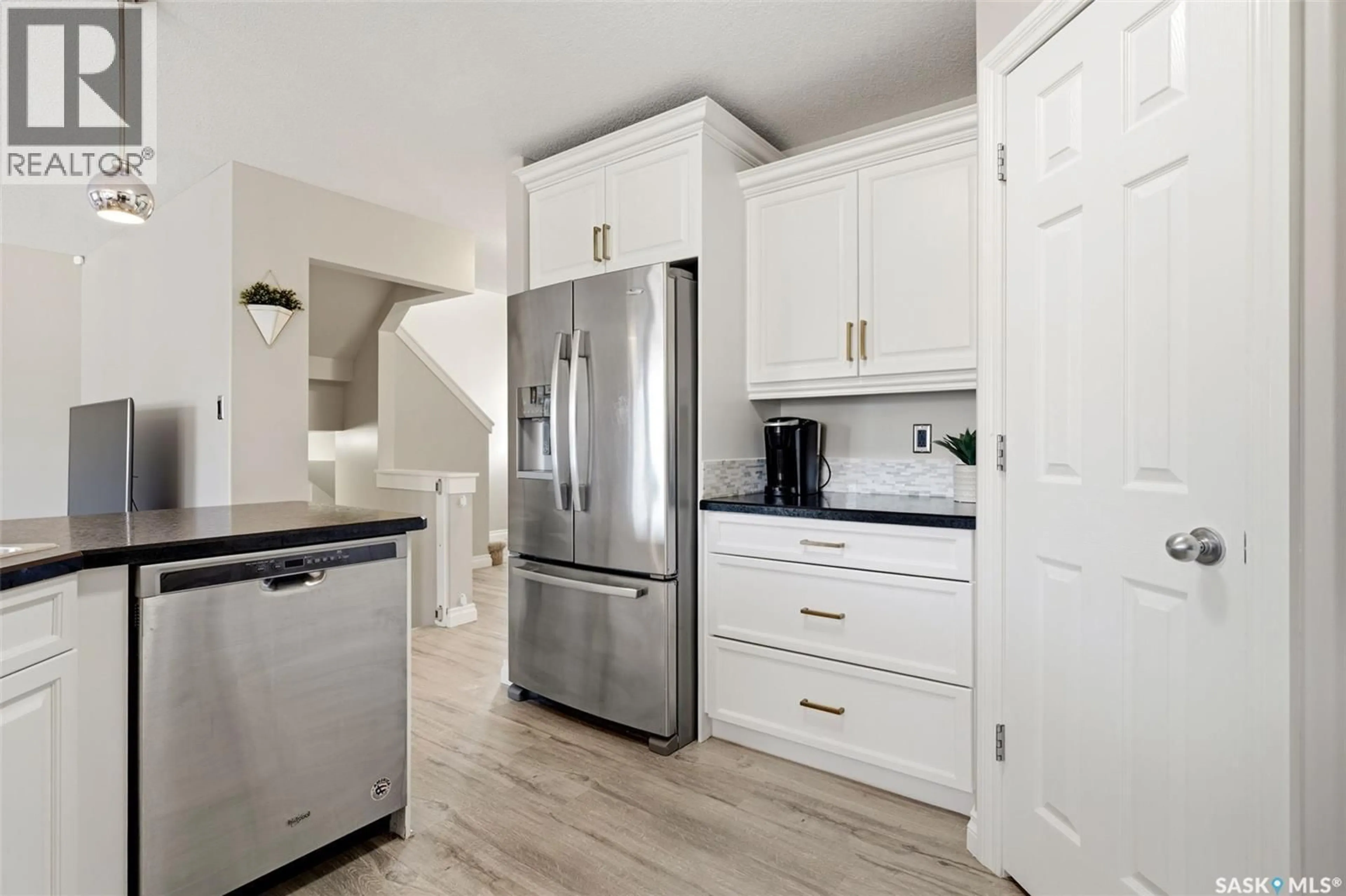 Open concept kitchen, unknown for 4450 NICURITY DRIVE, Regina Saskatchewan S4X0C3