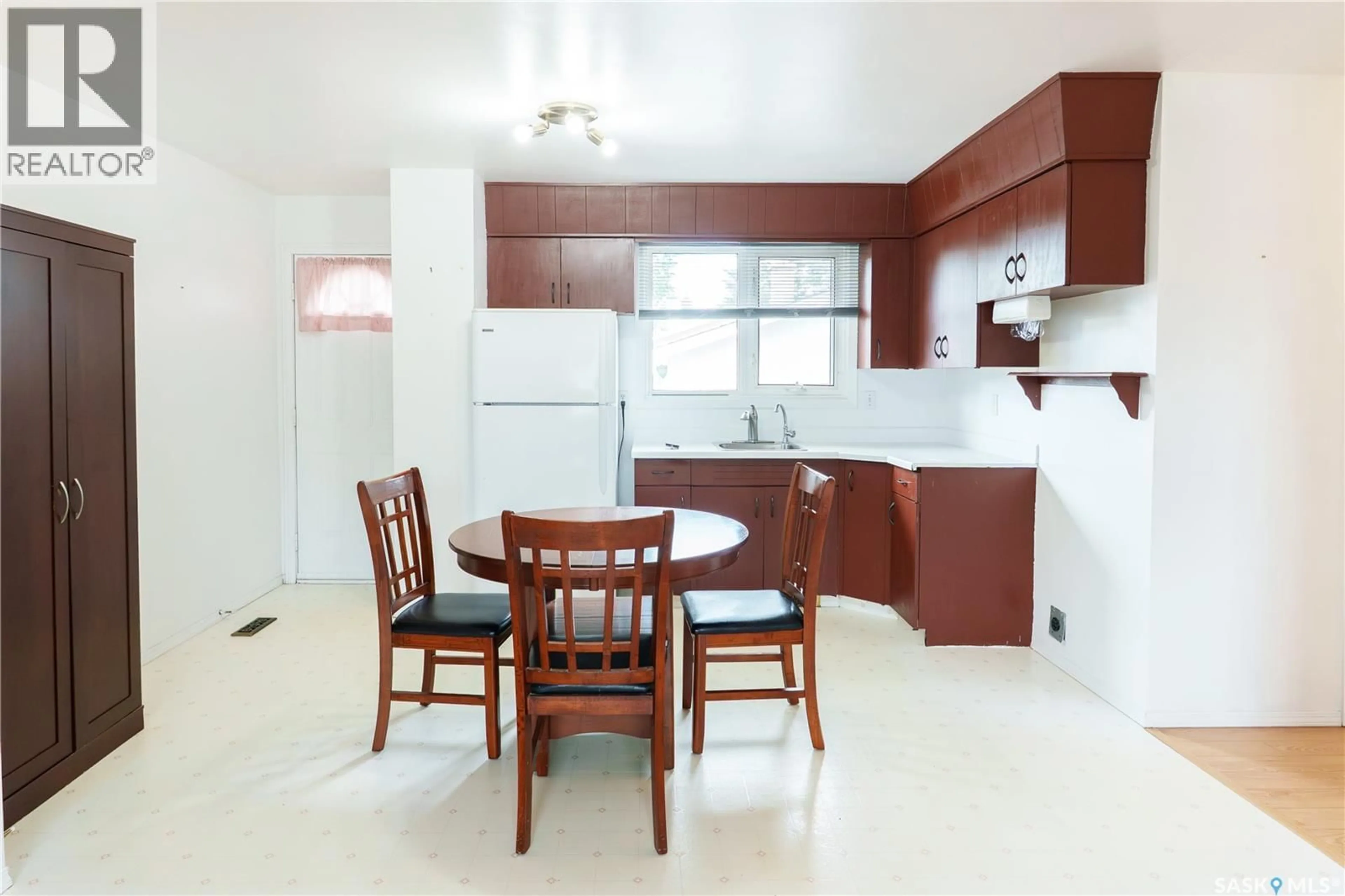Standard kitchen, ceramic/tile floor for 10 ROBERTS PLACE, Regina Saskatchewan S4T6K6