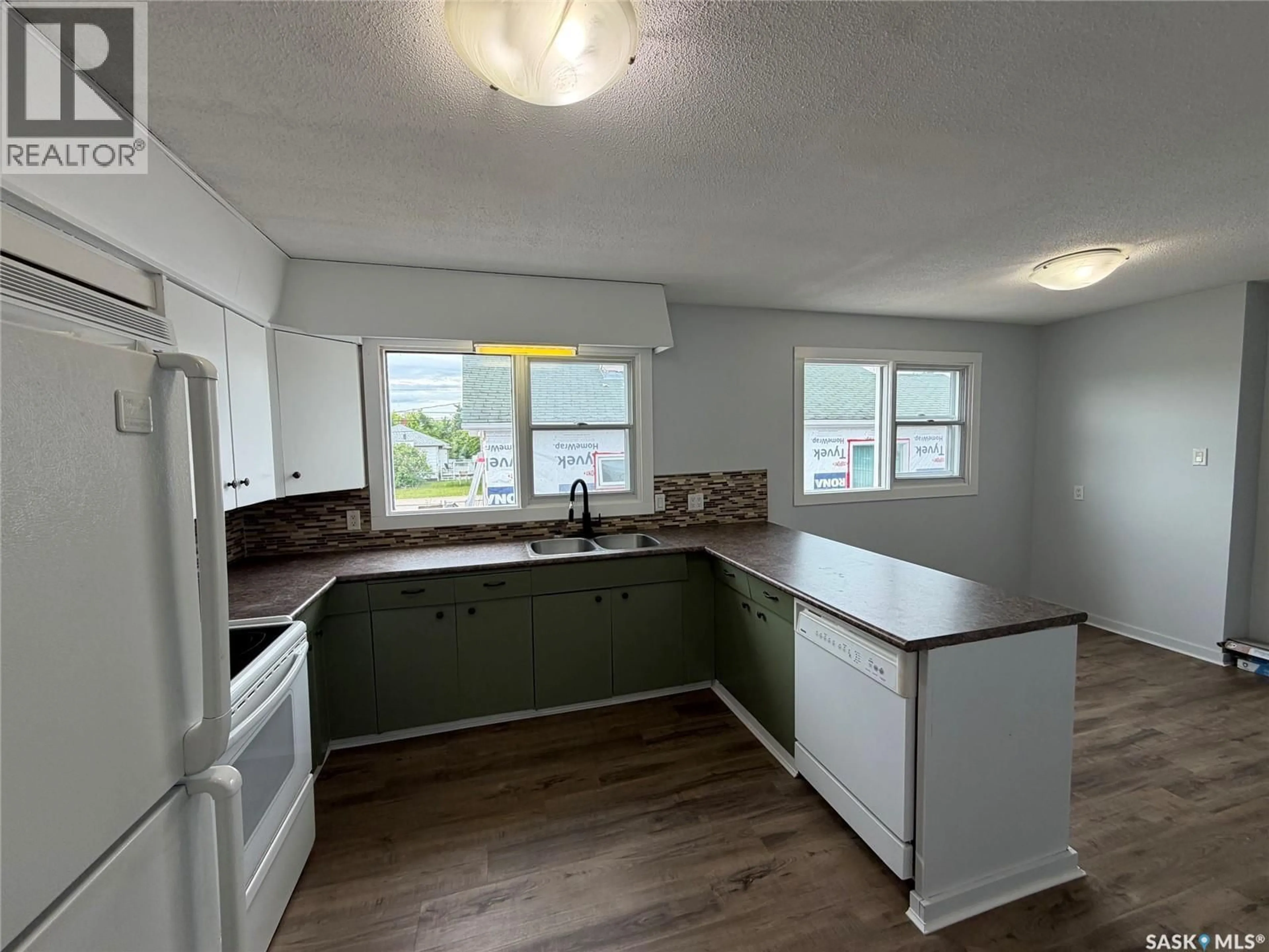 Open concept kitchen, unknown for 118 HUDSON STREET, Hudson Bay Saskatchewan S0E0Y0