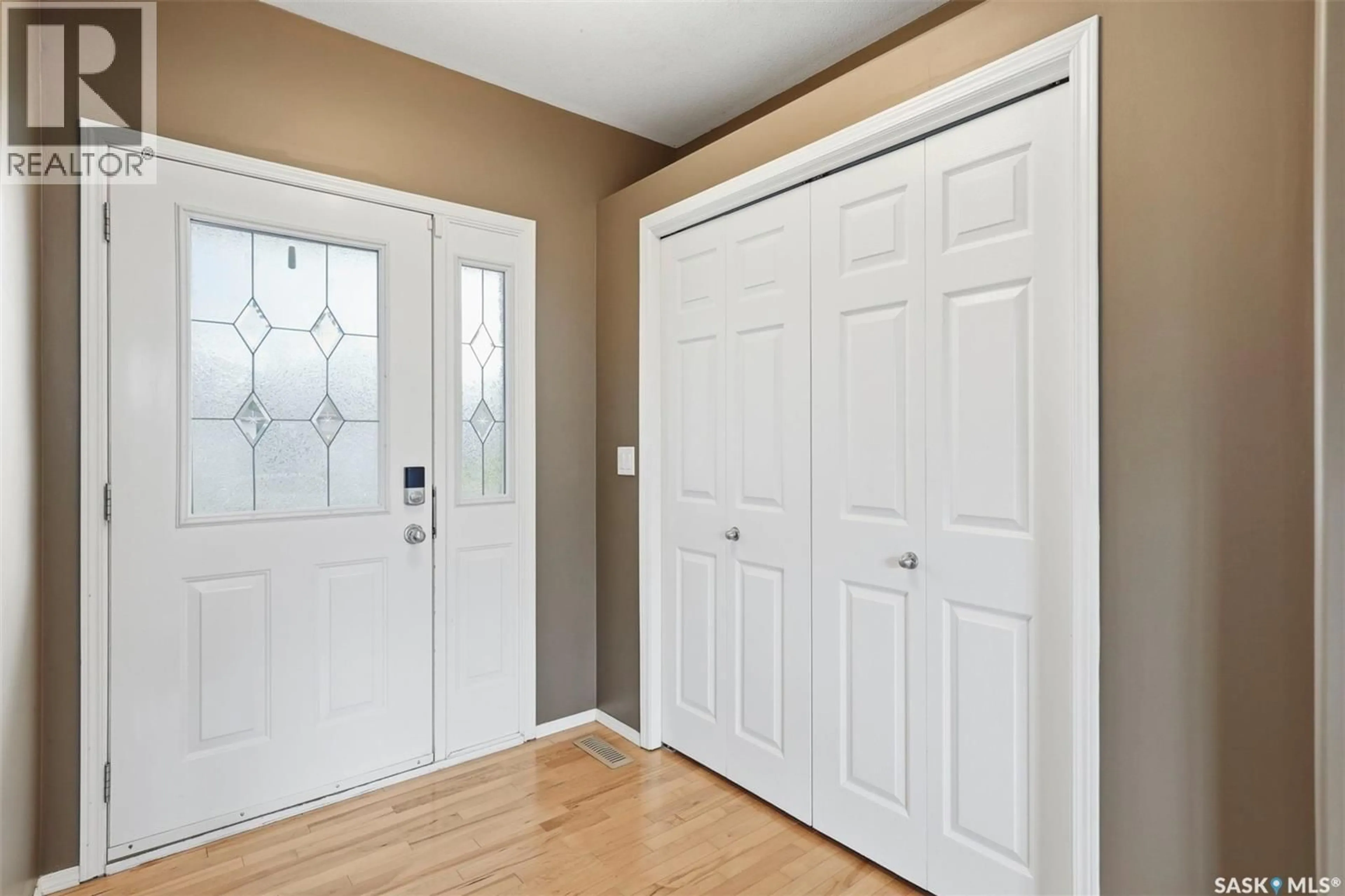 Indoor entryway for 455 BUCKWOLD COVE, Saskatoon Saskatchewan S7N4W1