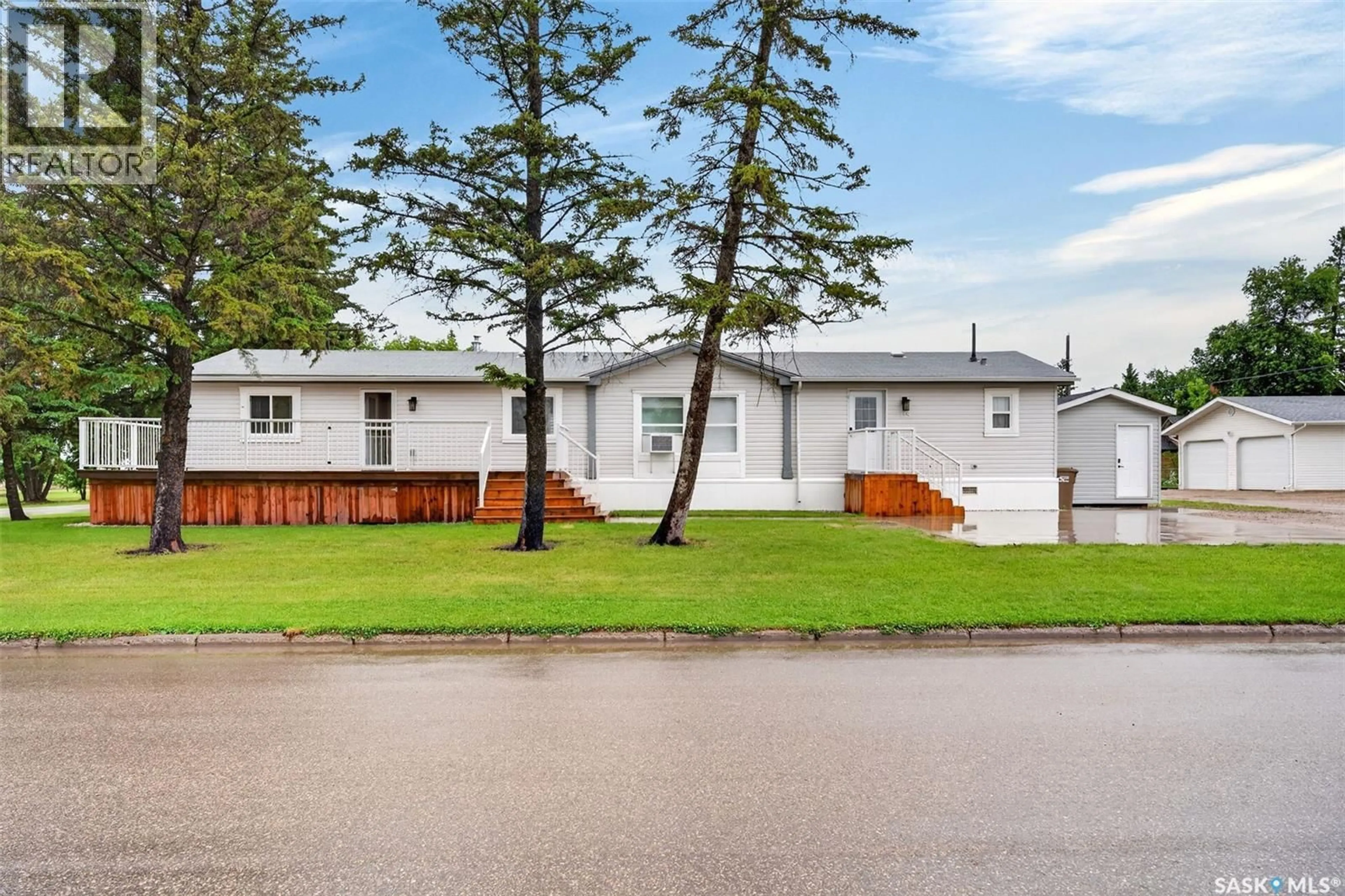 Home with vinyl exterior material, street for 119 RAILWAY AVENUE, Kinistino Saskatchewan S0J1H0