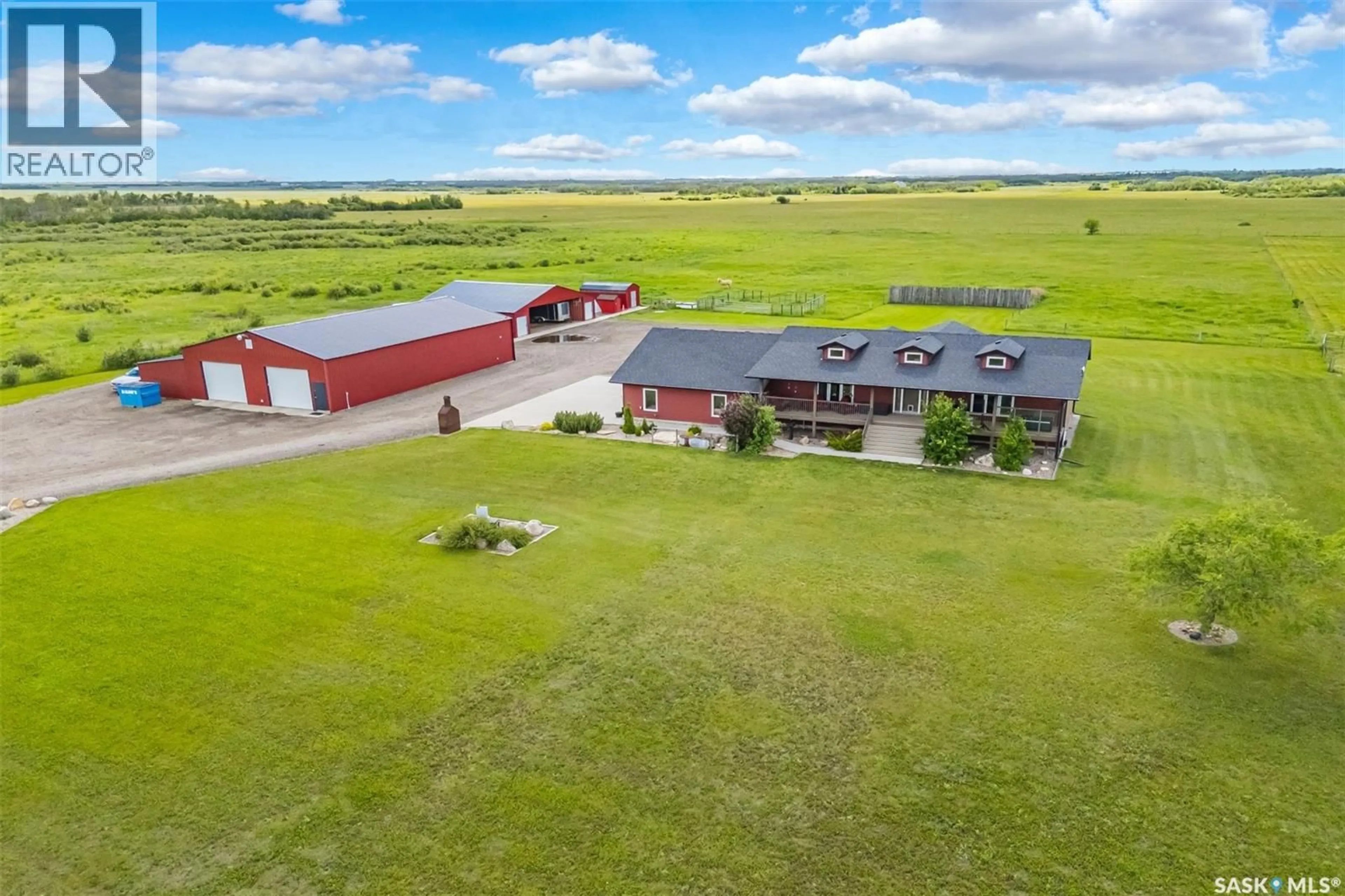 A pic from outside/outdoor area/front of a property/back of a property/a pic from drone, building for 344 FEHR ACREAGE RM CORMAN PARK, Corman Park Rm No. 344 Saskatchewan S7K3J7