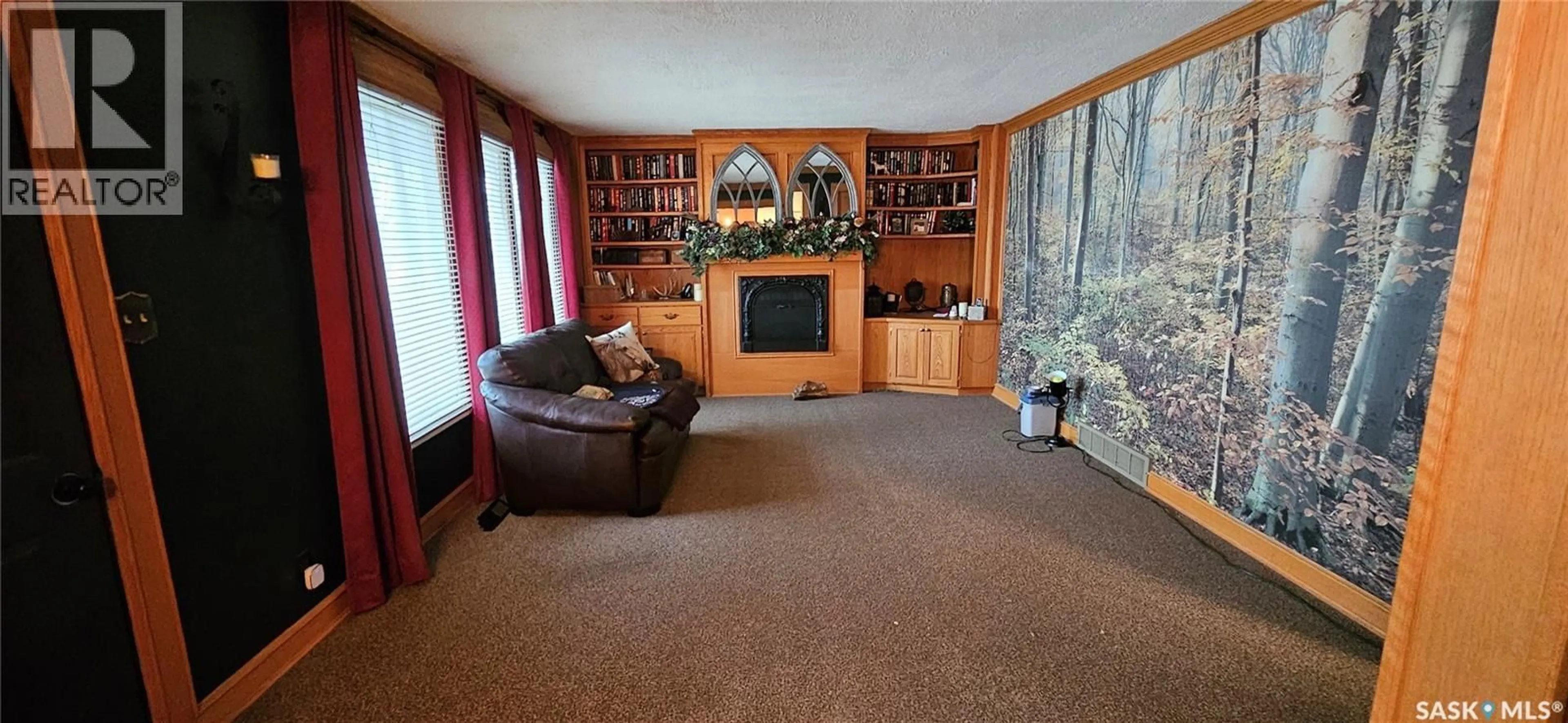 Living room with furniture, unknown for 7 4TH AVENUE, Hodgeville Saskatchewan S0H2B0