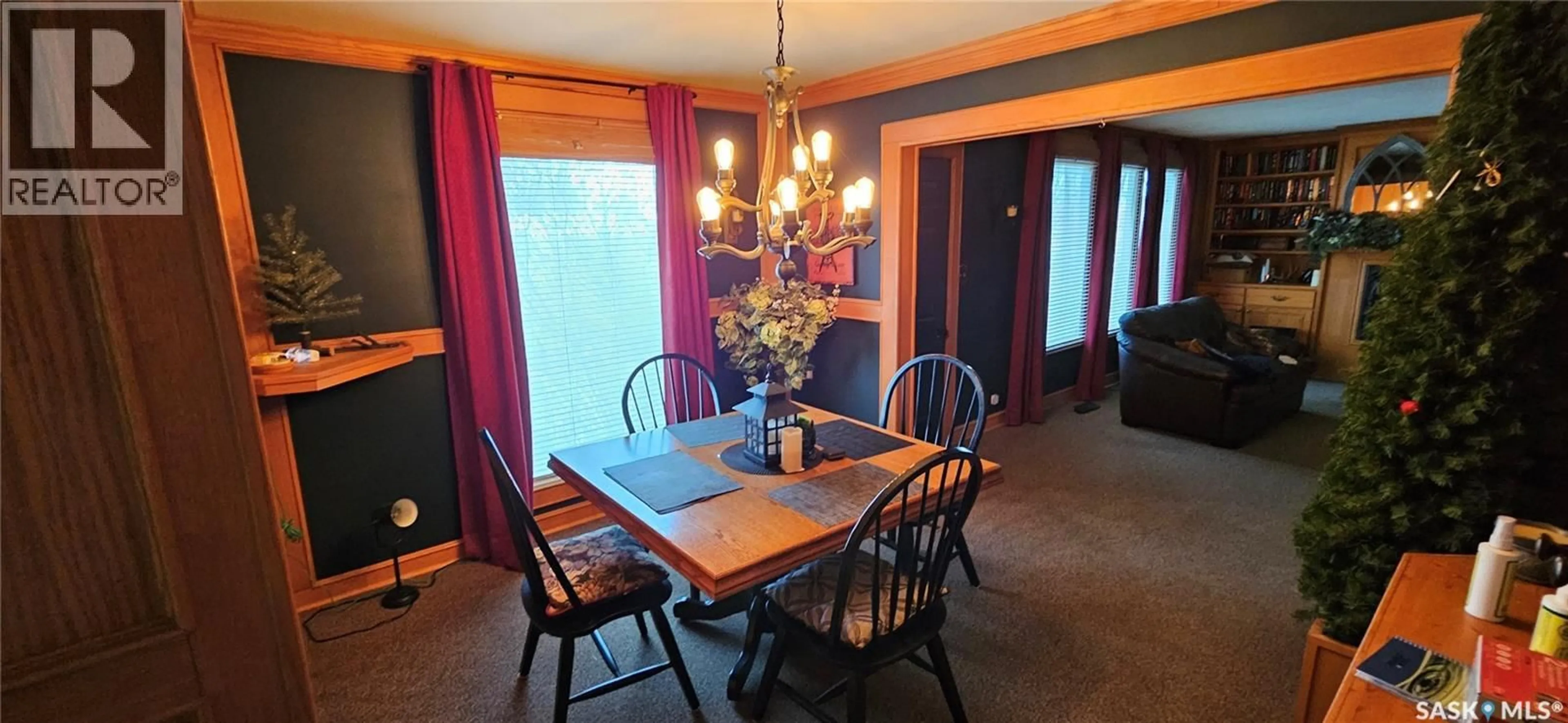 Dining room, wood/laminate floor for 7 4TH AVENUE, Hodgeville Saskatchewan S0H2B0
