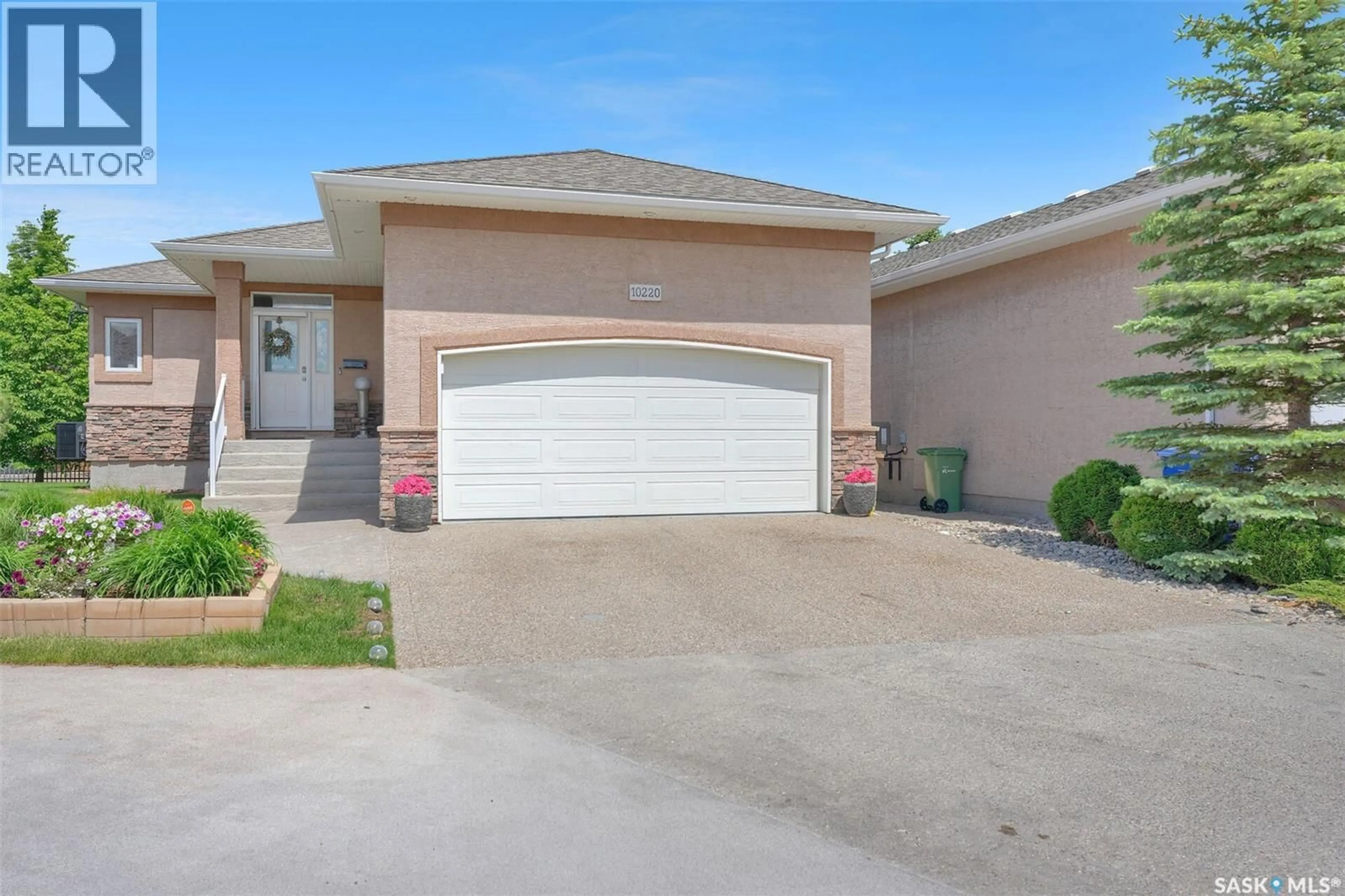 Indoor garage for 10220 WASCANA ESTATES, Regina Saskatchewan S4V3E5