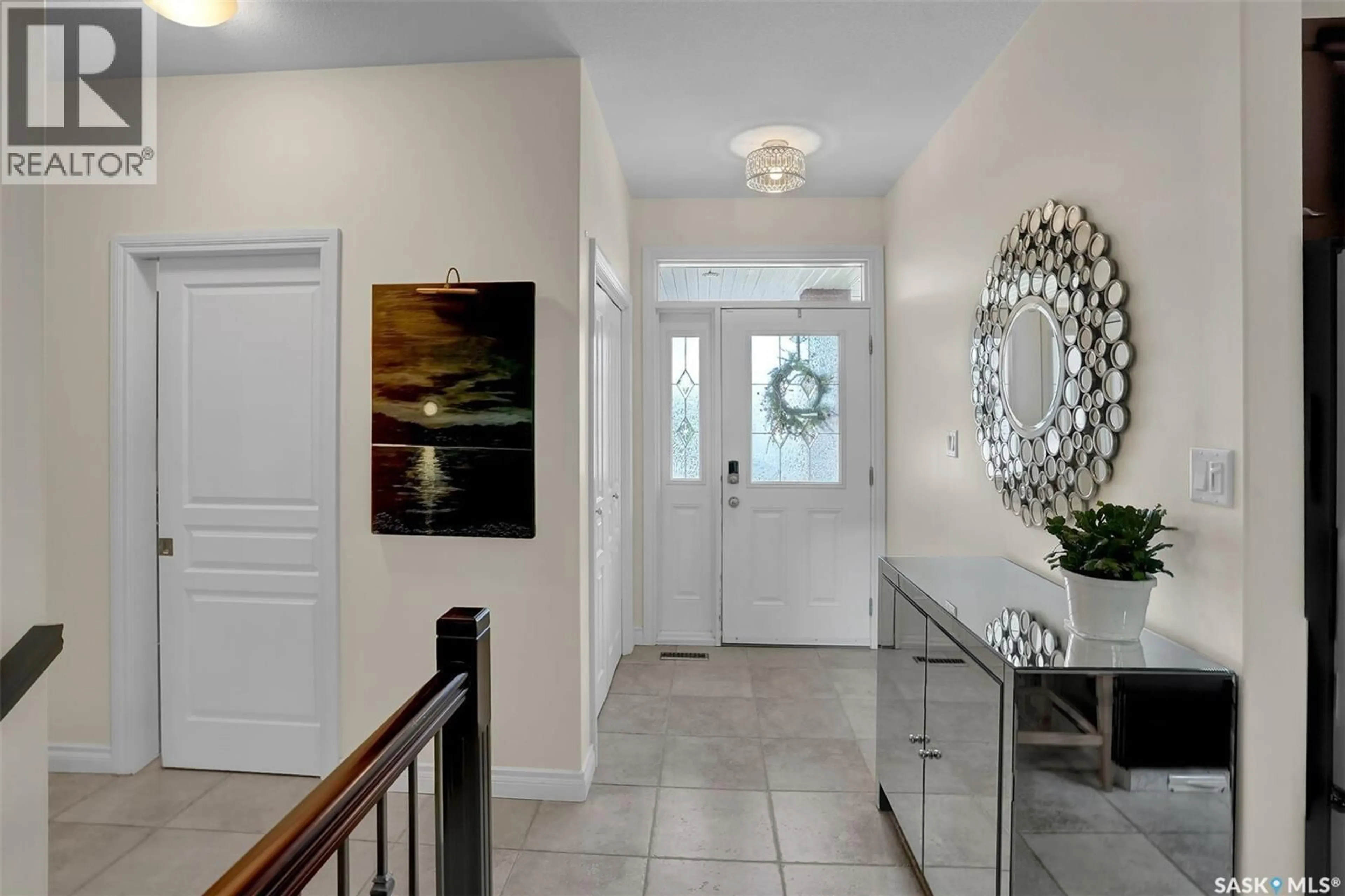 Indoor entryway for 10220 WASCANA ESTATES, Regina Saskatchewan S4V3E5