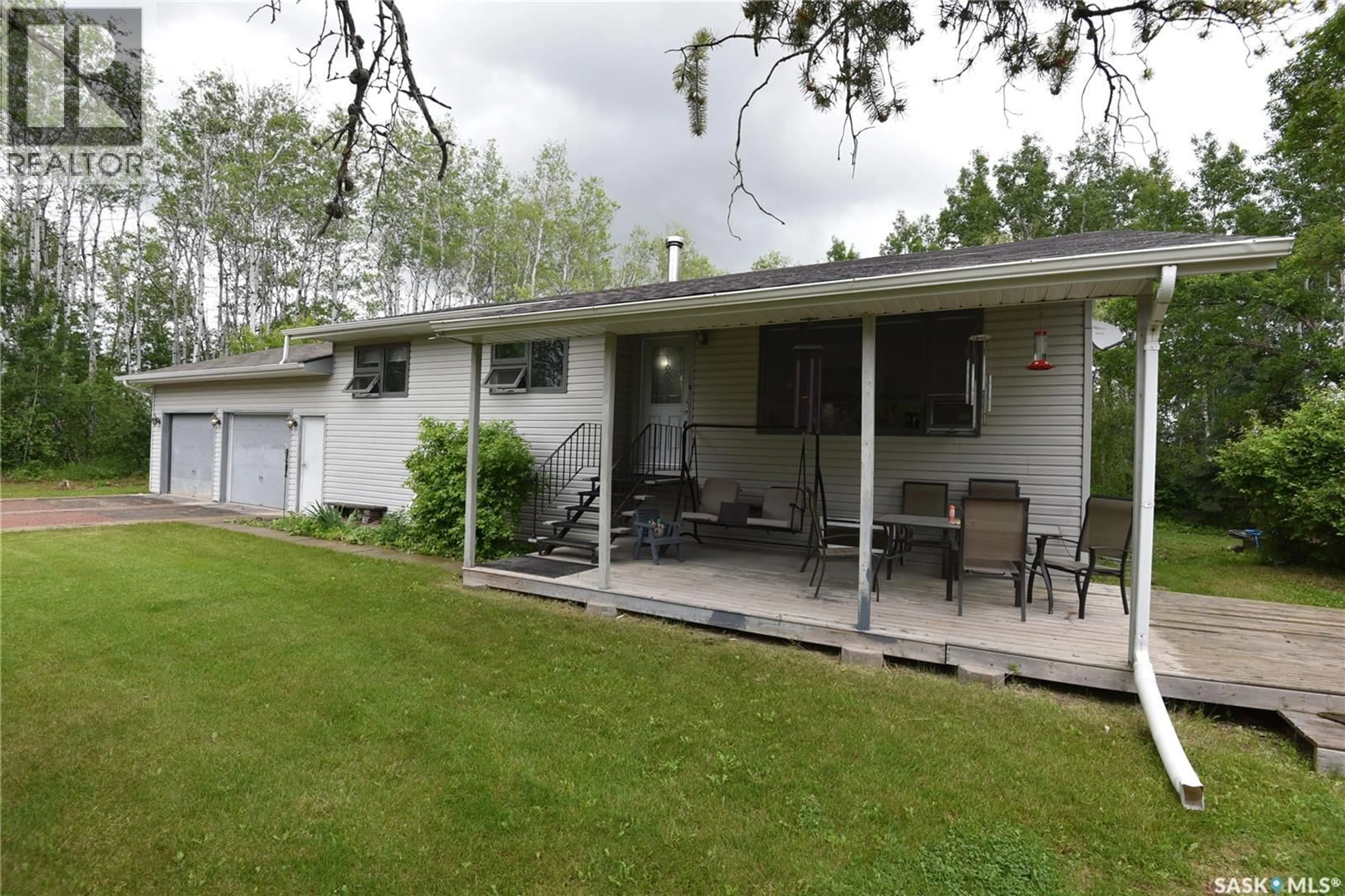 Home with vinyl exterior material, street for 818 KELSEY PLACE, Torch River Rm No. 488 Saskatchewan S0J0Z0