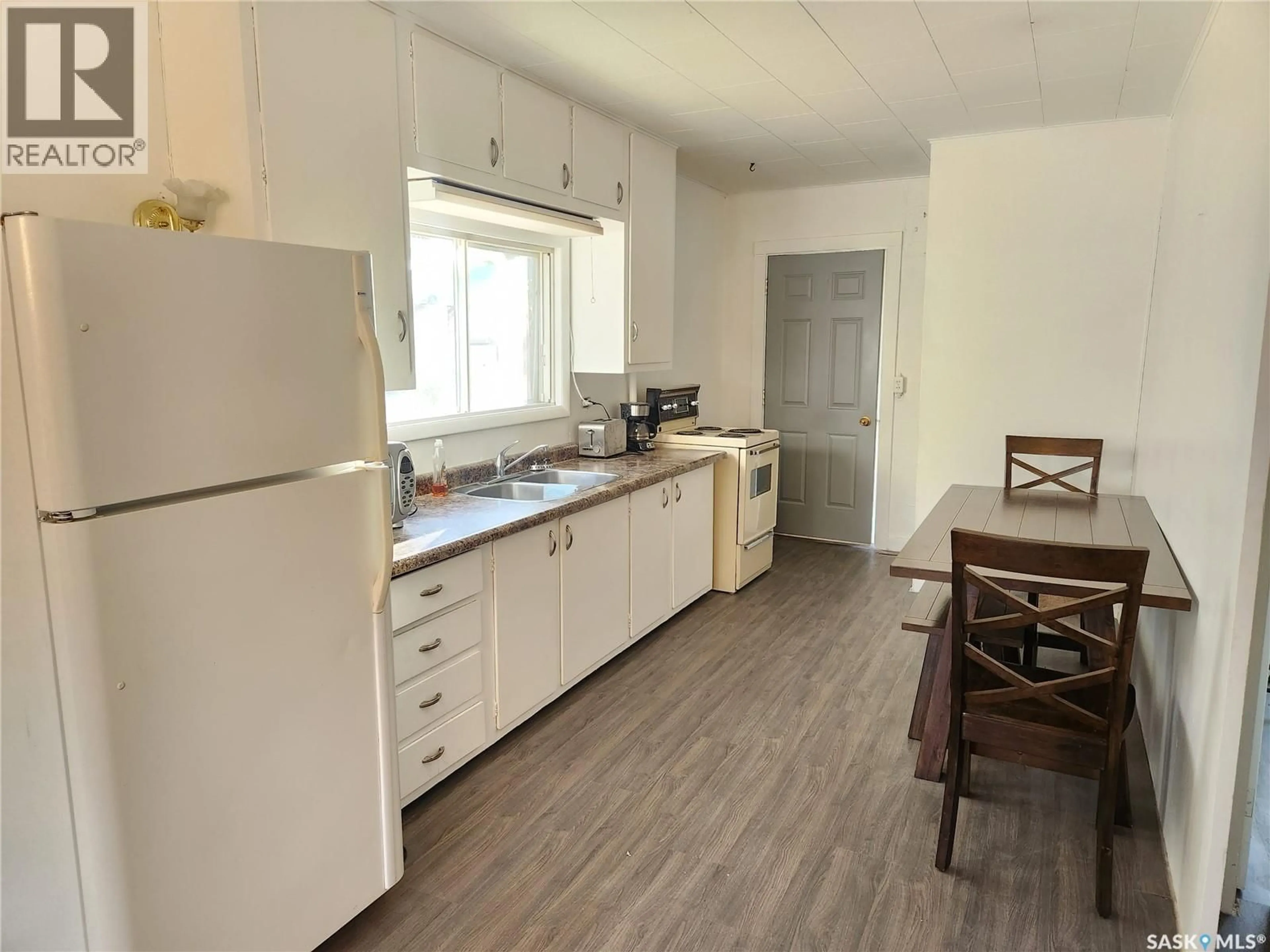 Standard kitchen, unknown for 308 PANGMAN STREET, Outlook Saskatchewan S0L2N0