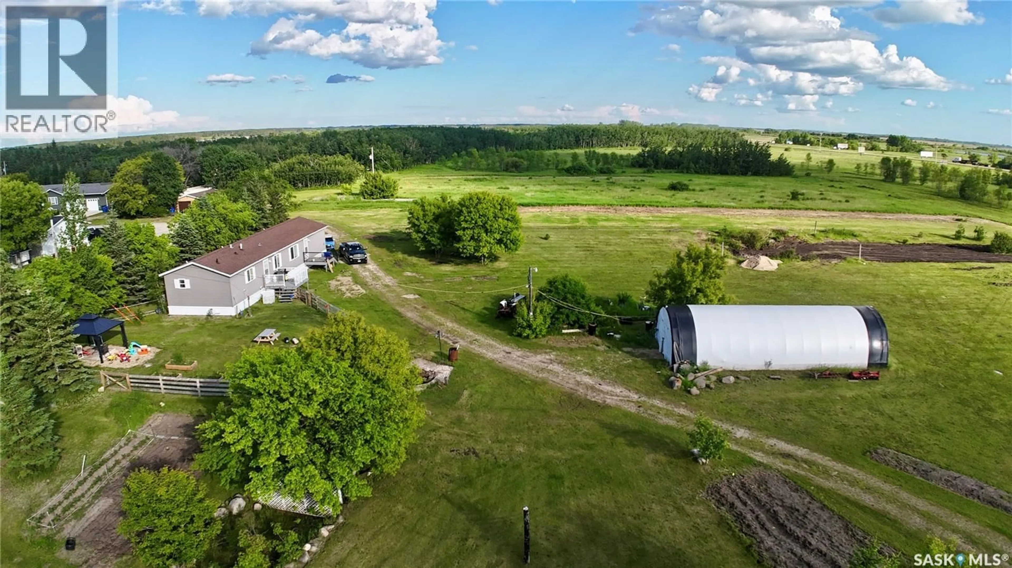 A pic from outside/outdoor area/front of a property/back of a property/a pic from drone, unknown for 511 ARUNDEL AVENUE, Bredenbury Saskatchewan S0A2A0