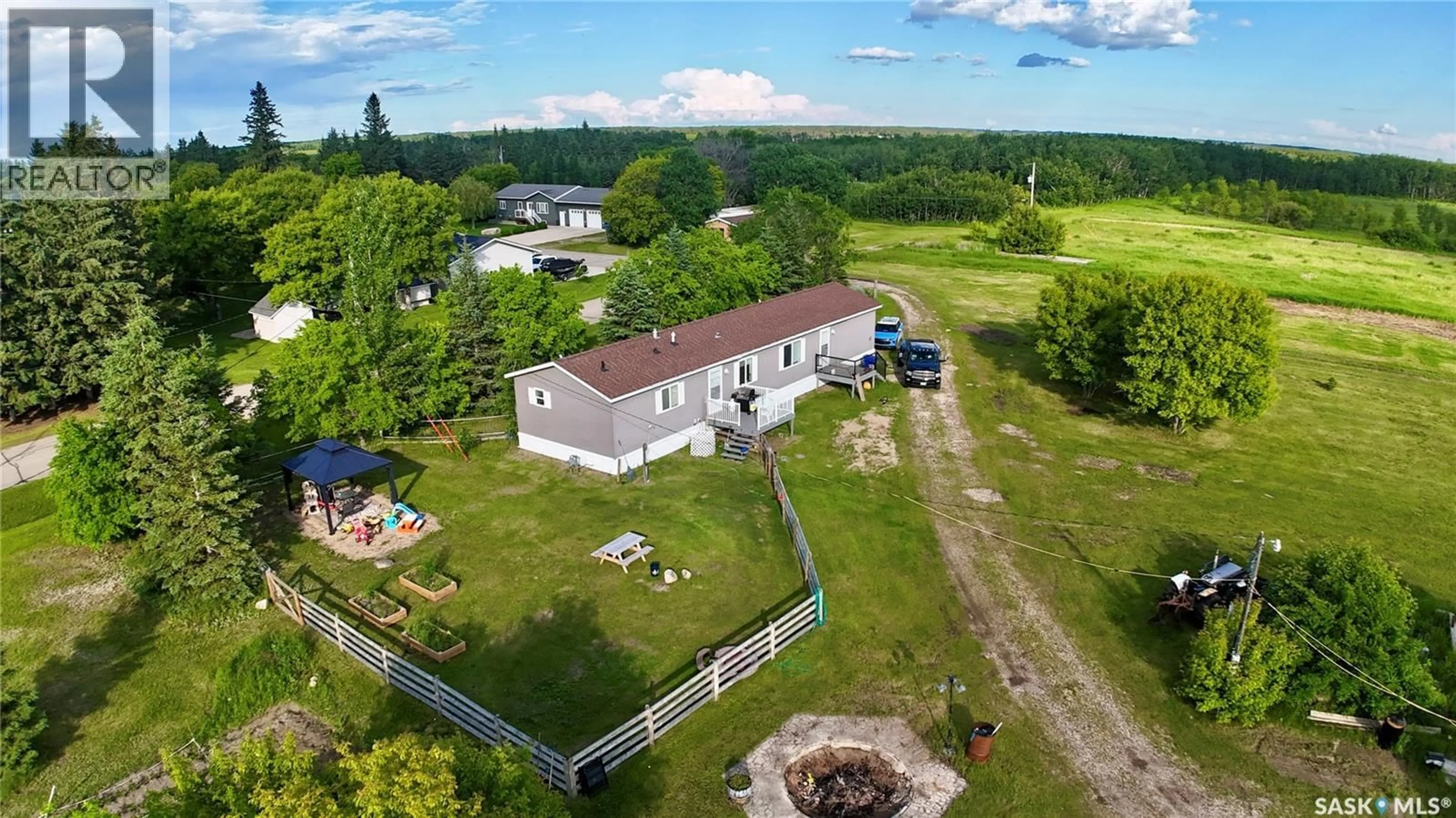 A pic from outside/outdoor area/front of a property/back of a property/a pic from drone, building for 511 ARUNDEL AVENUE, Bredenbury Saskatchewan S0A2A0