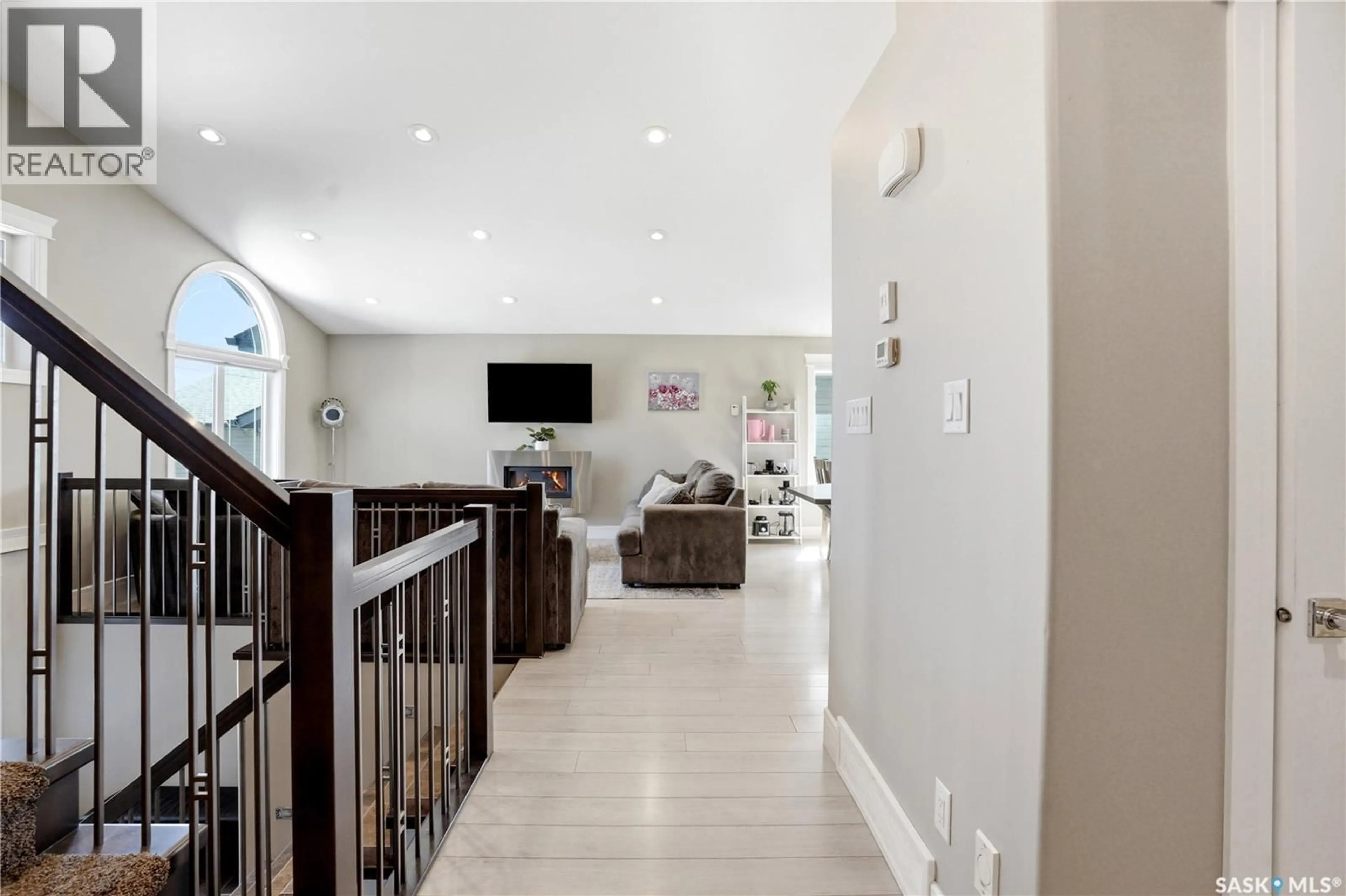 Indoor foyer for 212 GLENWOOD TERRACE, Martensville Saskatchewan S0K0A2