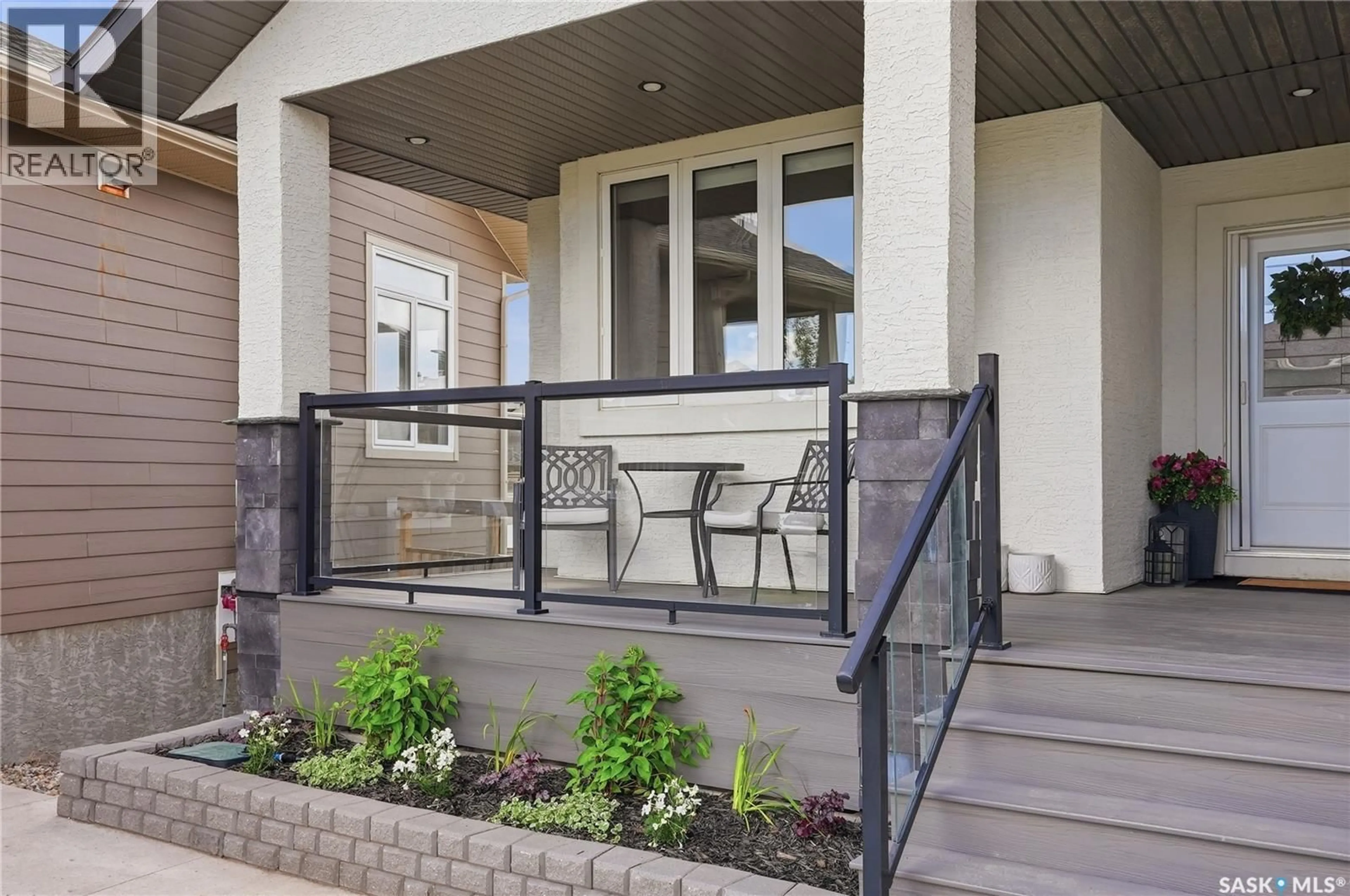Patio, street for 130 SINCLAIR CRESCENT, Saskatoon Saskatchewan S7V0A4