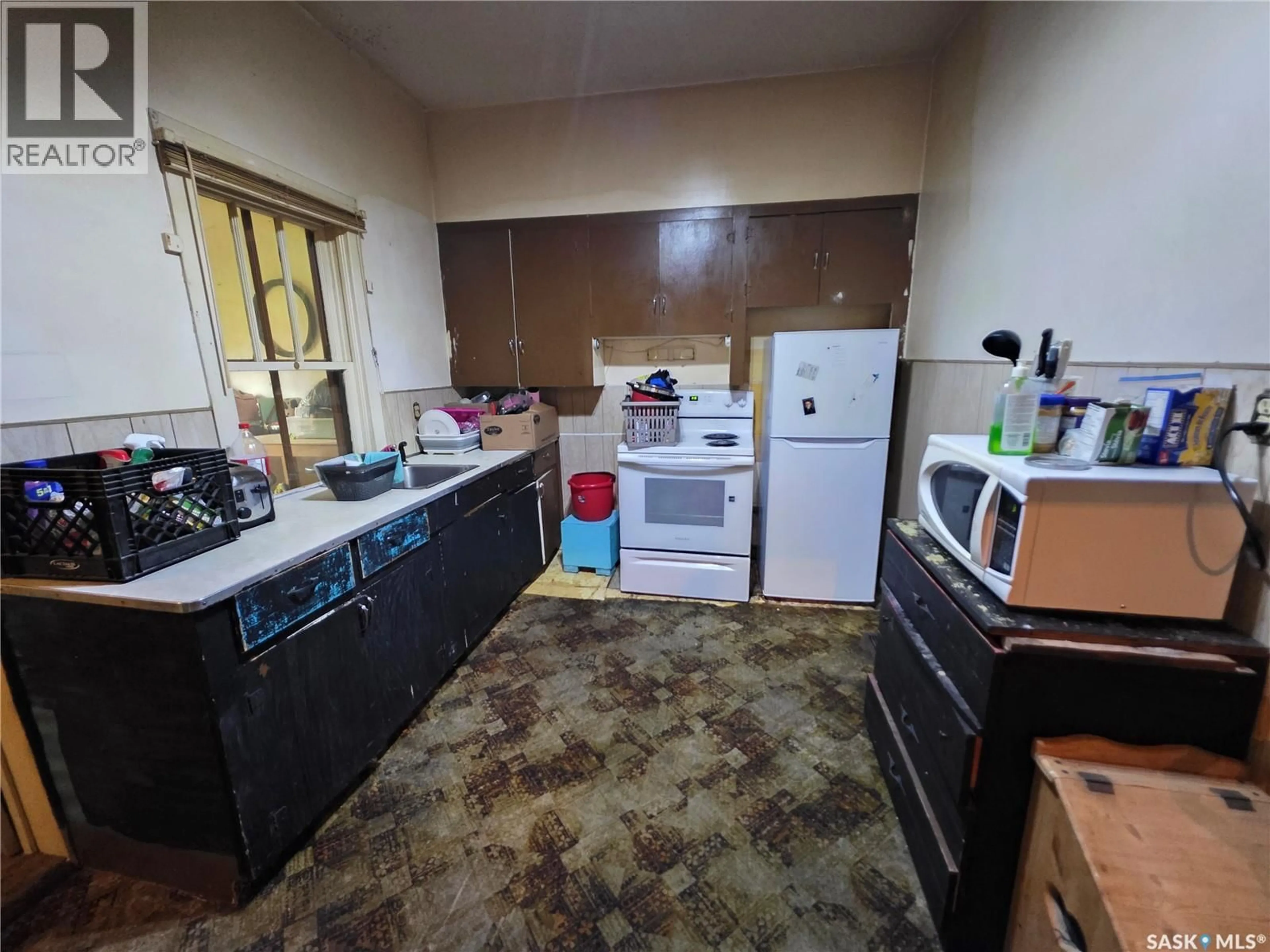 Standard kitchen, unknown for 236 6TH AVENUE, Swift Current Saskatchewan S9H2M2