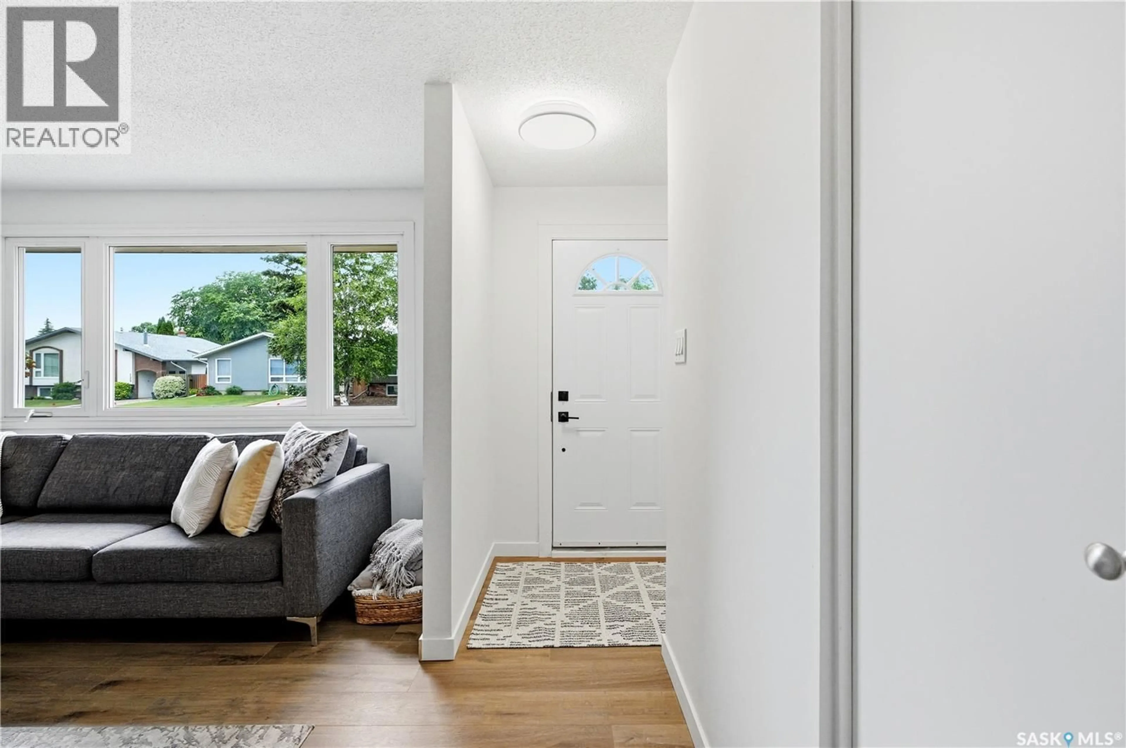 Indoor entryway for 130 BIRCH CRESCENT, Saskatoon Saskatchewan S7N2M3