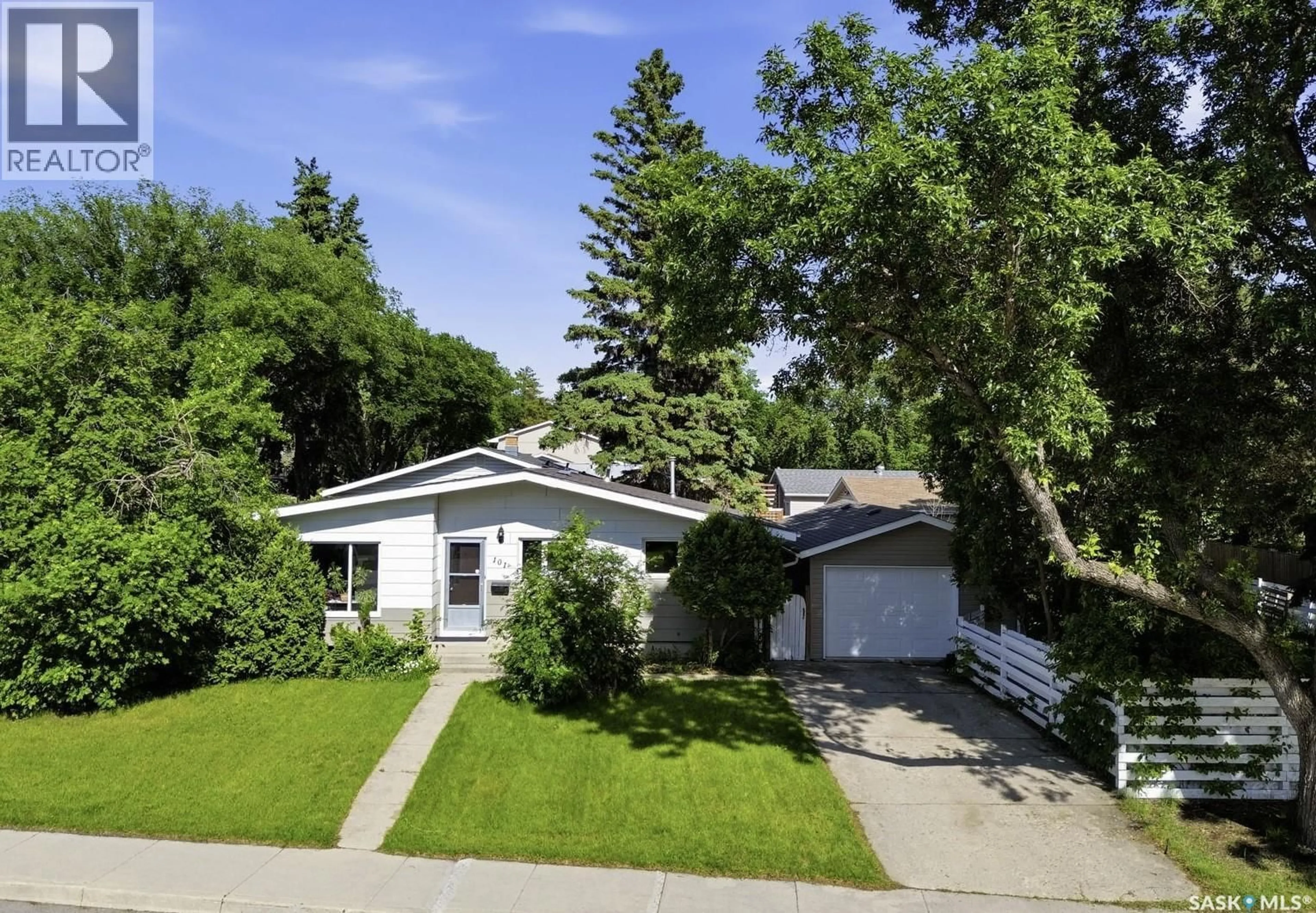Home with vinyl exterior material, street for 101 SALISBURY DRIVE, Saskatoon Saskatchewan S7H4B7