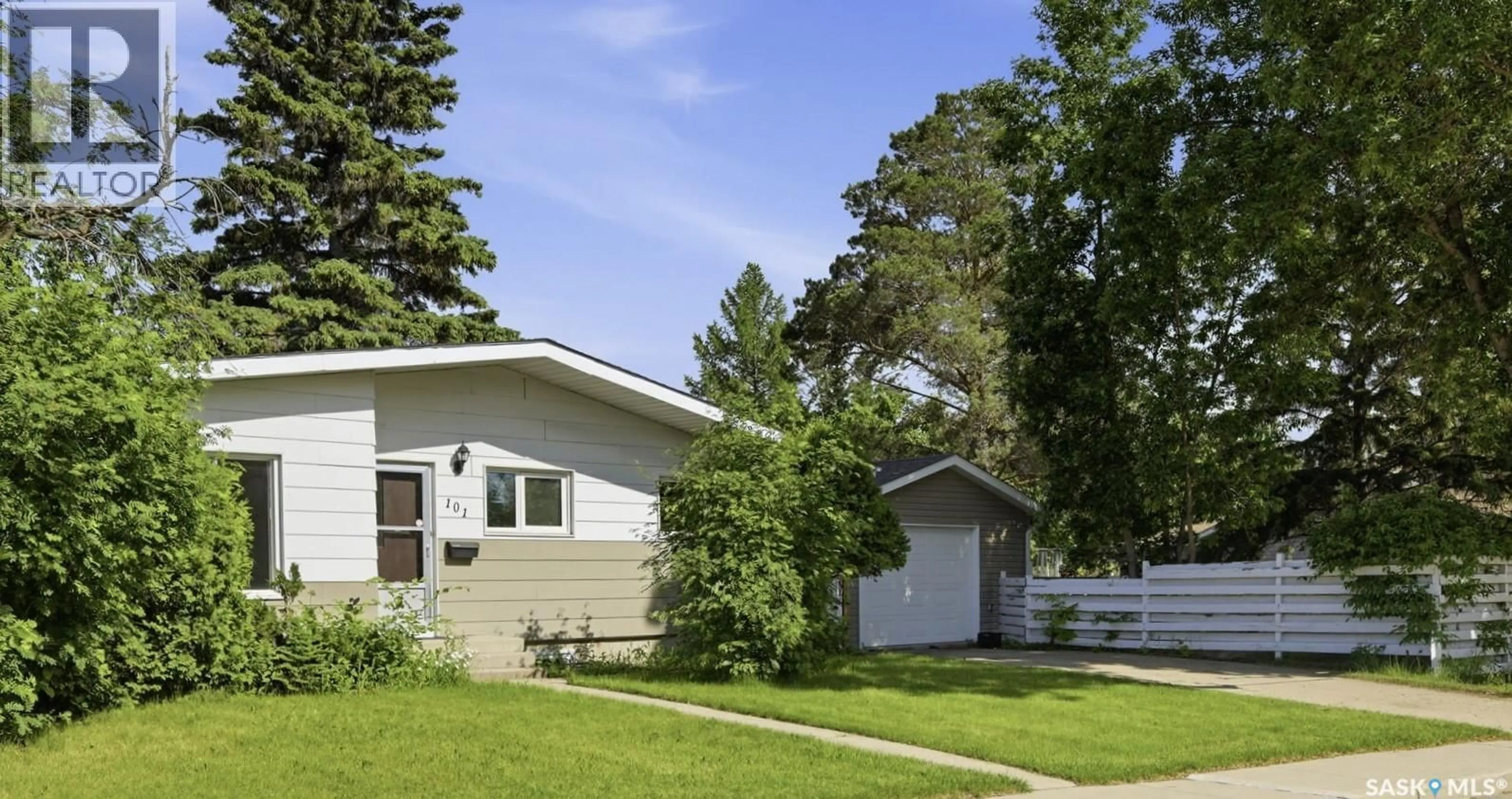 Home with vinyl exterior material, street for 101 SALISBURY DRIVE, Saskatoon Saskatchewan S7H4B7