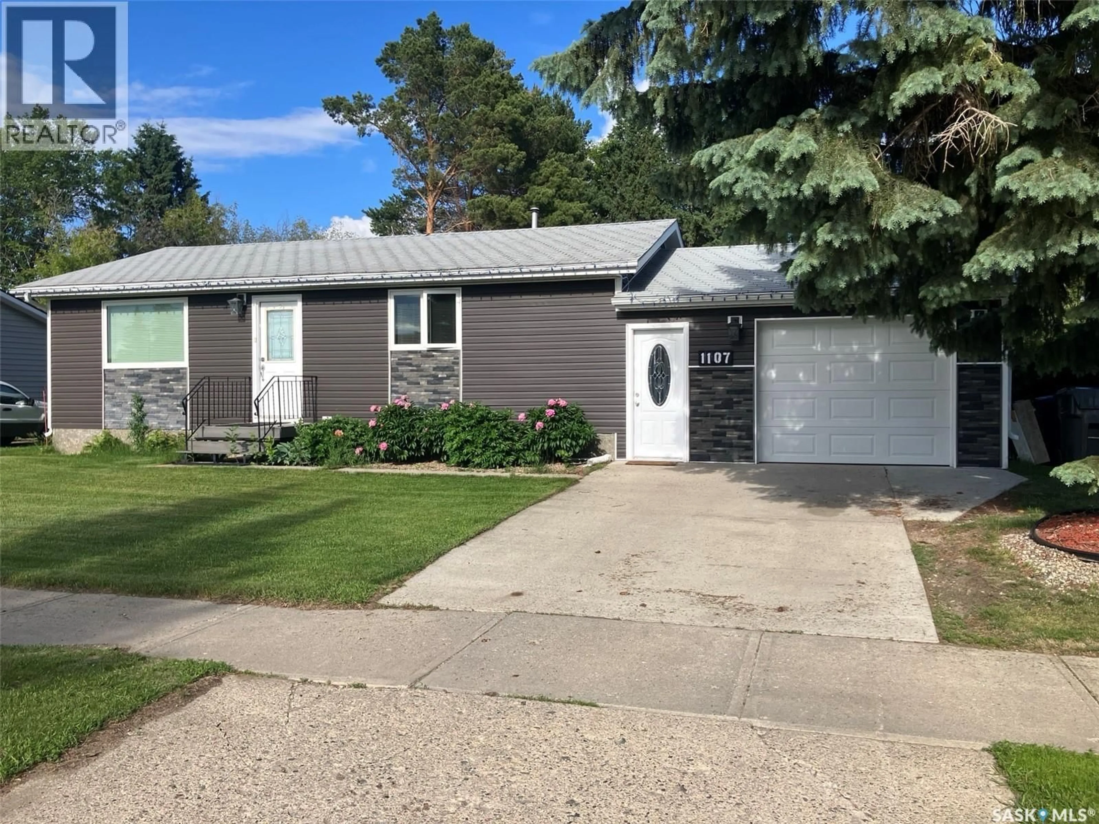 Home with vinyl exterior material, street for 1107 CENTRE STREET, Nipawin Saskatchewan S0E1E0