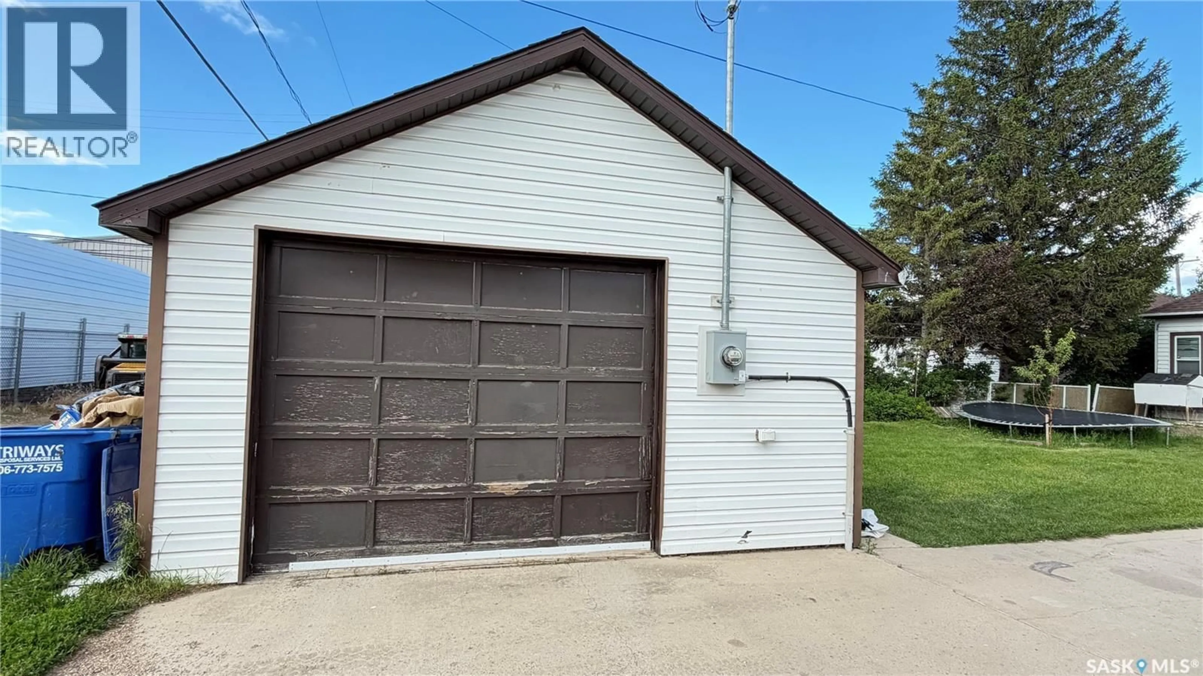 Indoor garage for 103 WALSH STREET, Maple Creek Saskatchewan S0N1N0