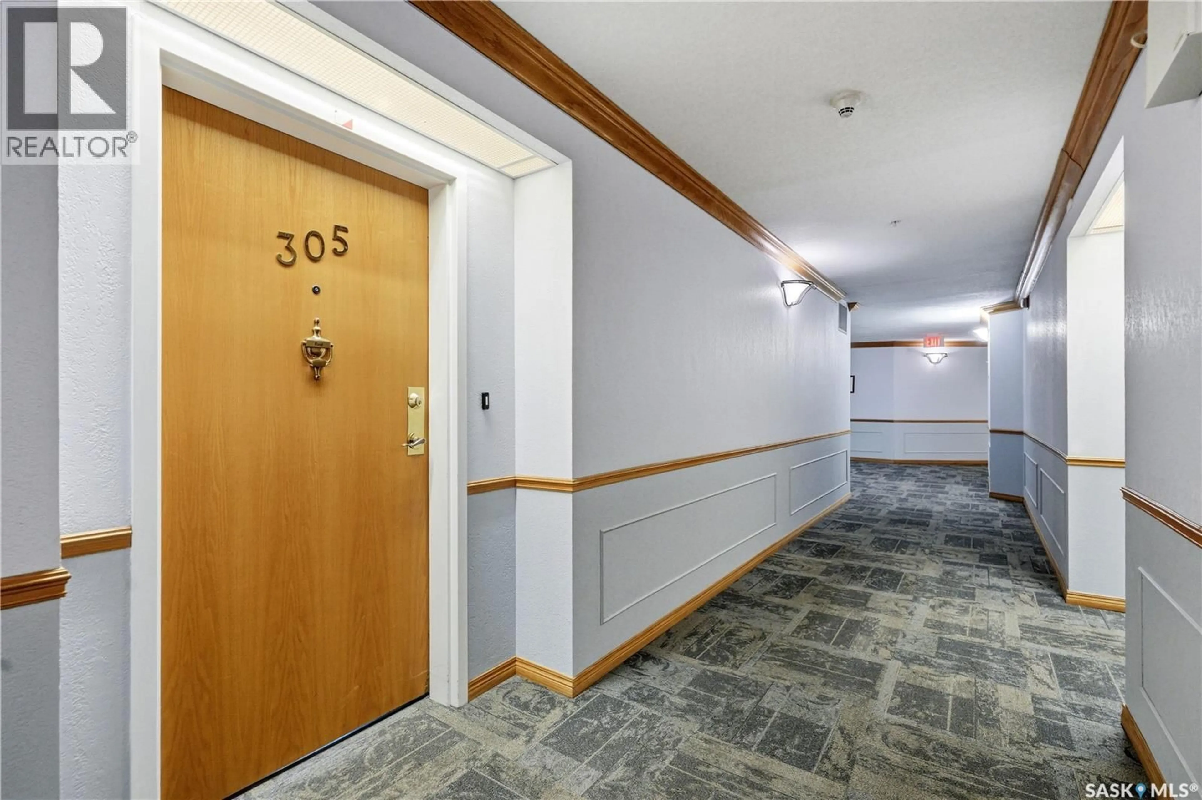 Indoor foyer for 325 - 305 KEEVIL CRESCENT, Saskatoon Saskatchewan S7N4R8