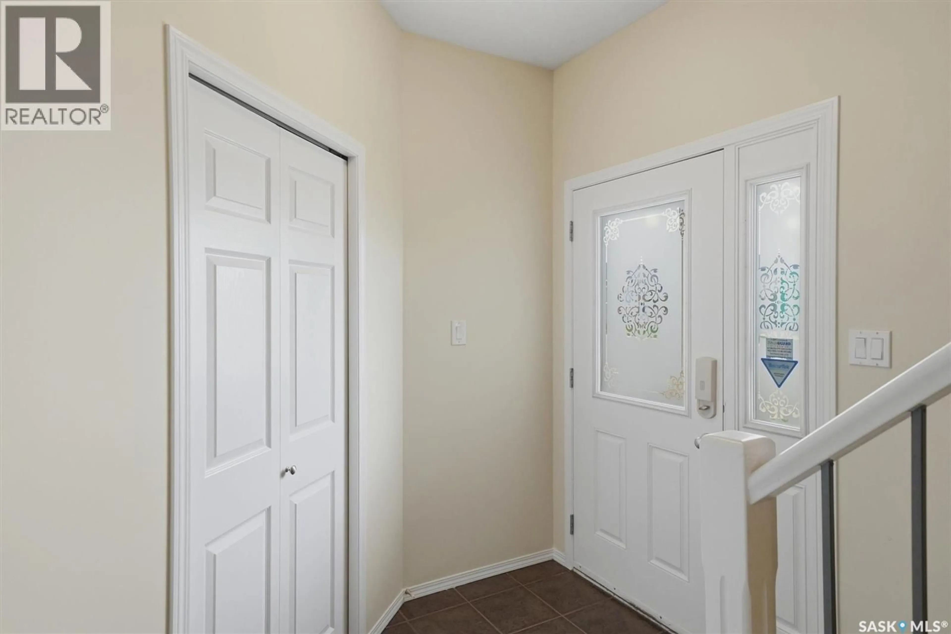 Indoor entryway for 1358 DENHAM CRESCENT, Saskatoon Saskatchewan S7R0B1