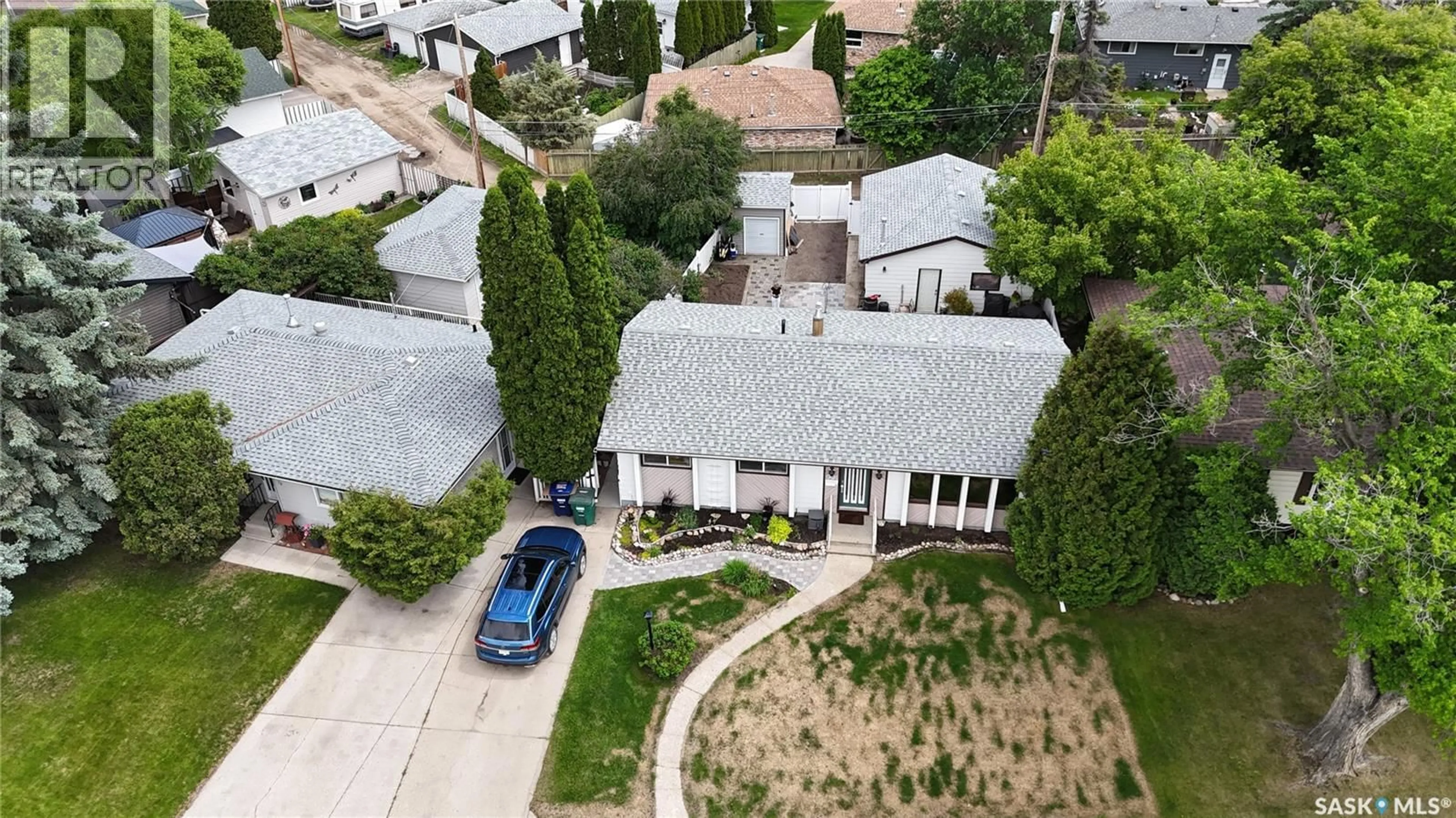 A pic from outside/outdoor area/front of a property/back of a property/a pic from drone, street for 10 STEWART AVENUE, Saskatoon Saskatchewan S7L3S6