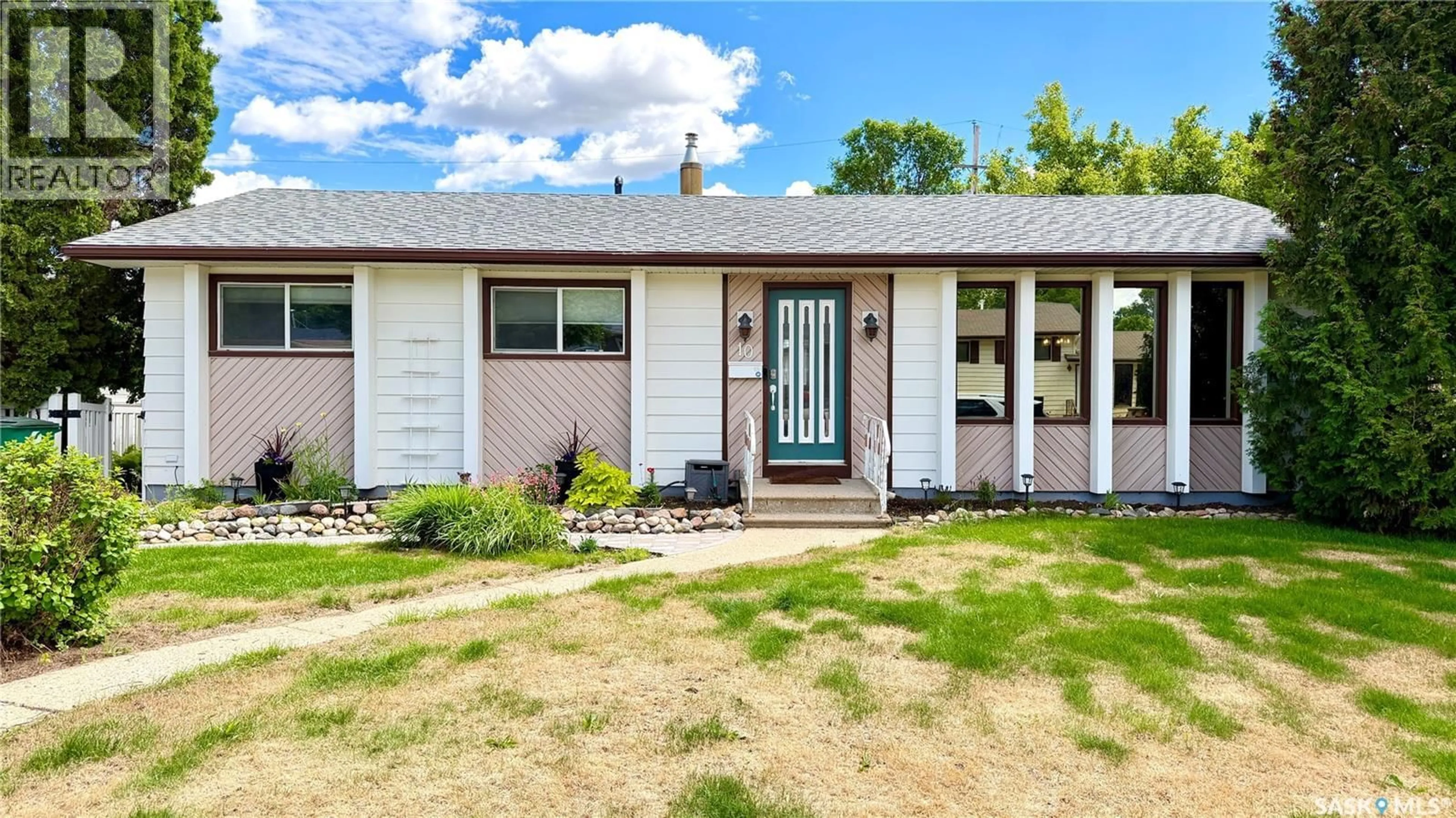 Home with vinyl exterior material, street for 10 STEWART AVENUE, Saskatoon Saskatchewan S7L3S6