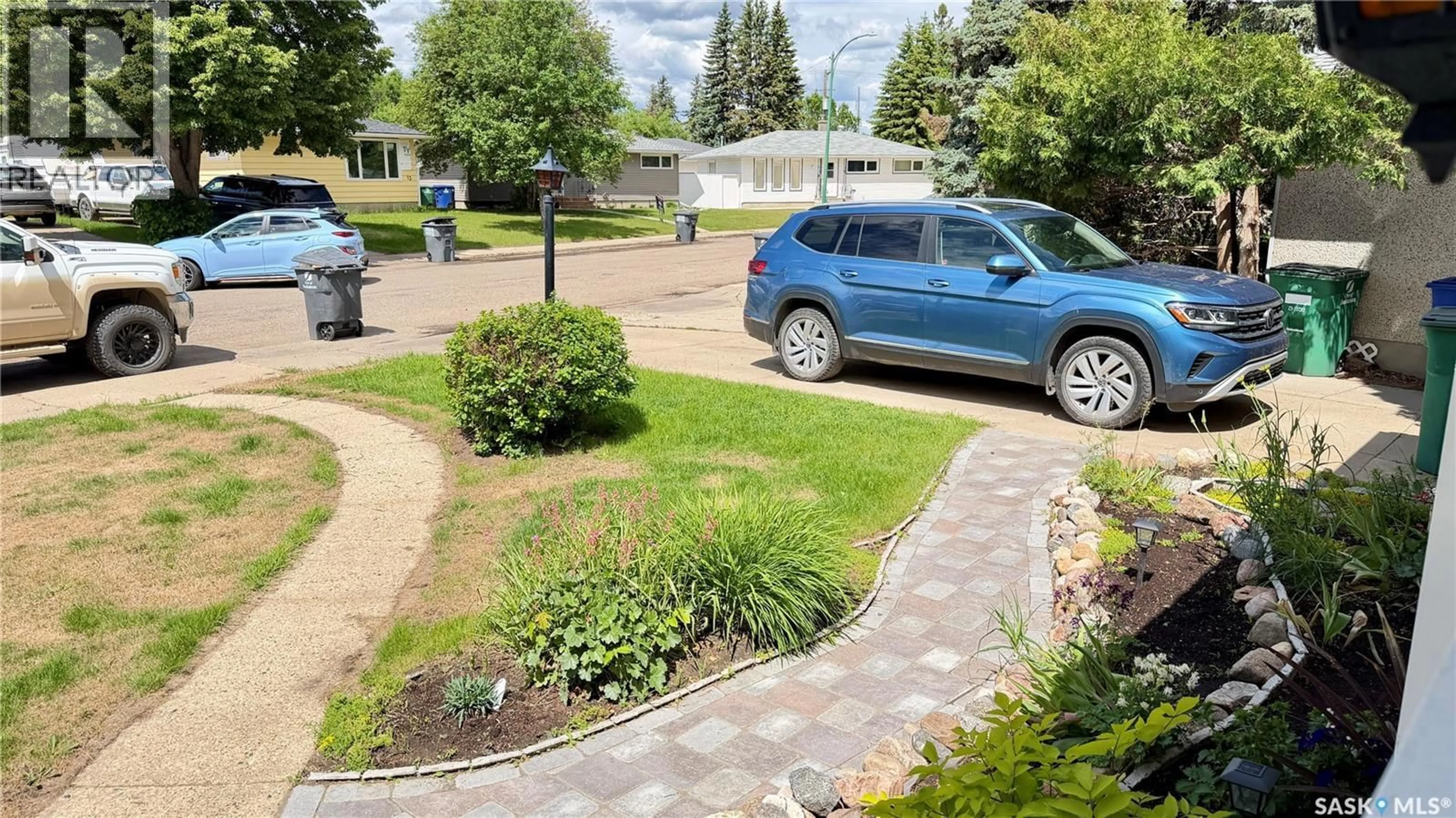 A pic from outside/outdoor area/front of a property/back of a property/a pic from drone, street for 10 STEWART AVENUE, Saskatoon Saskatchewan S7L3S6