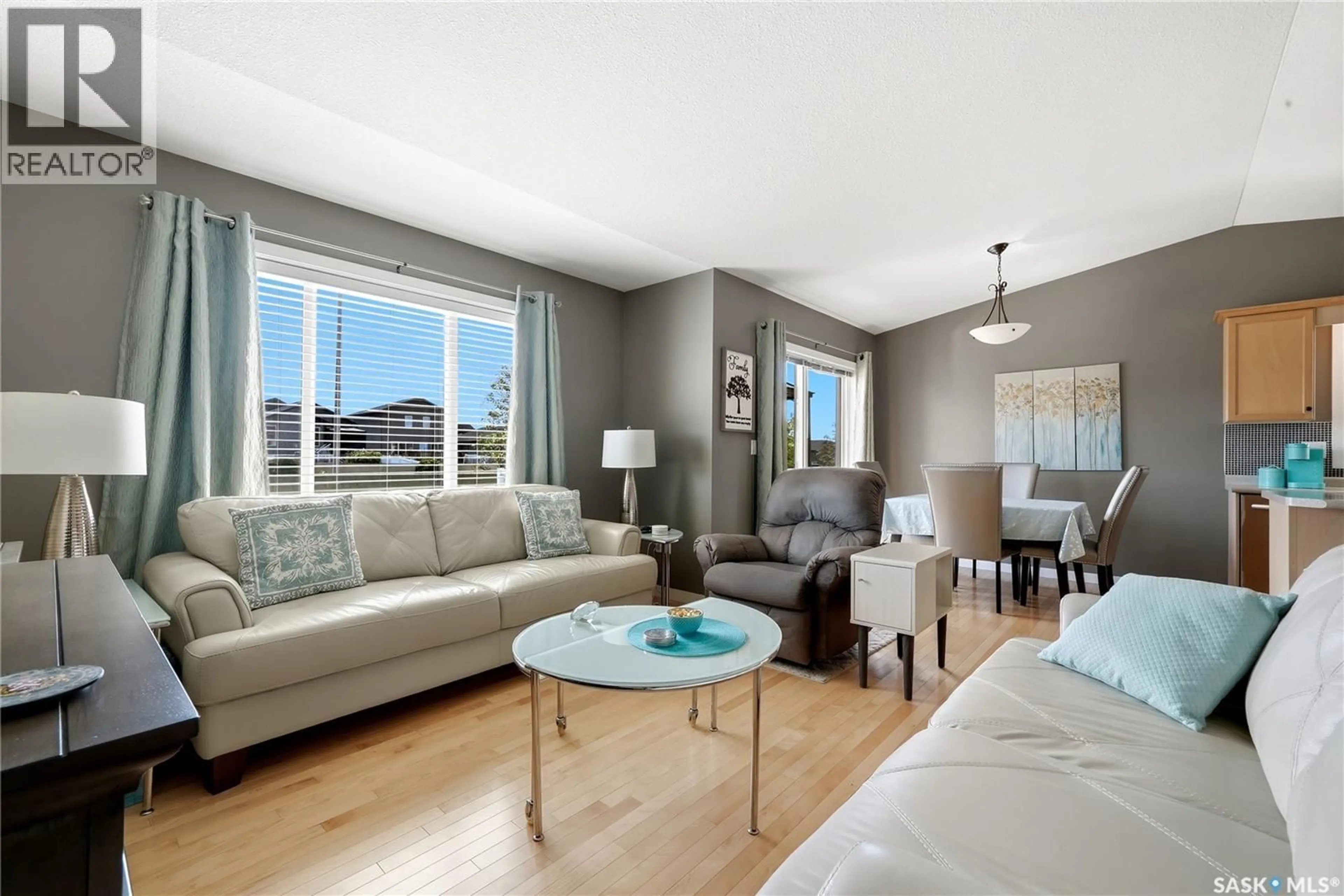 Living room with furniture, unknown for 4101 - 15 PRESTON CRESCENT, Regina Saskatchewan S4X0G3