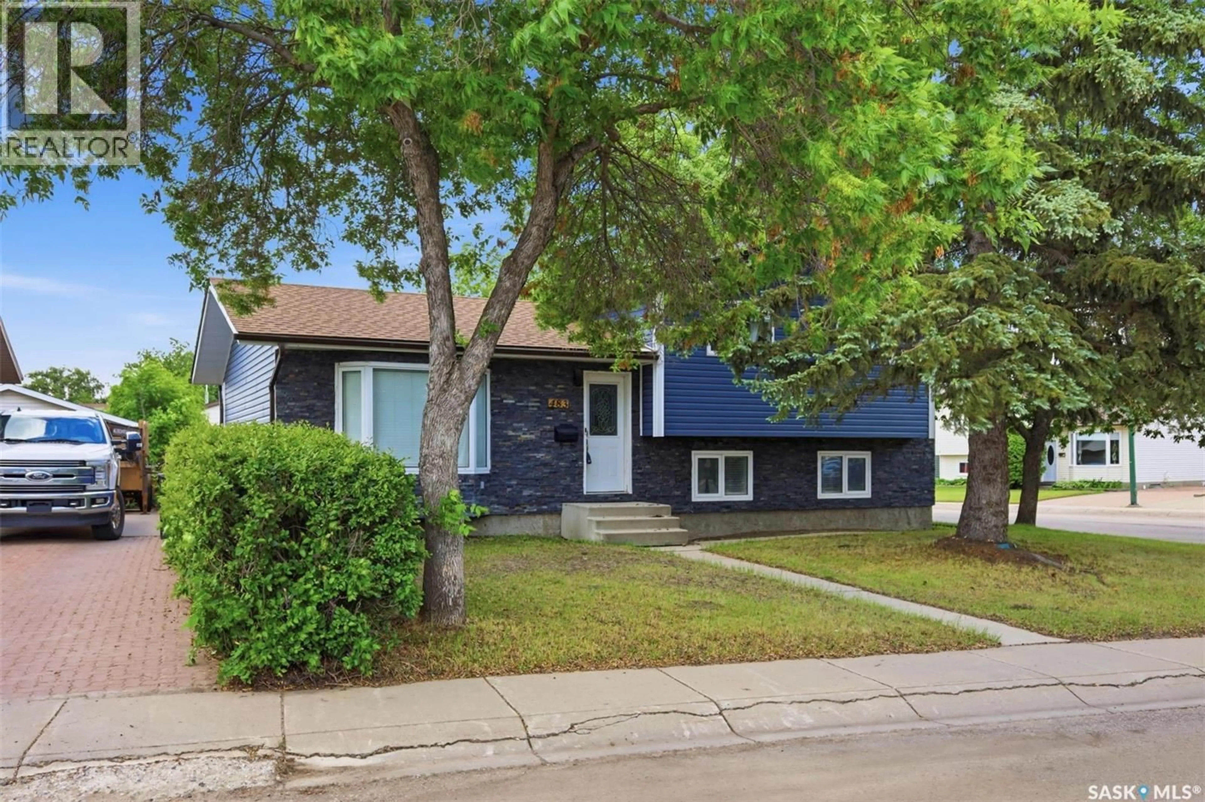 Home with vinyl exterior material, street for 483 WAKABAYASHI CRESCENT, Saskatoon Saskatchewan S7K7M6